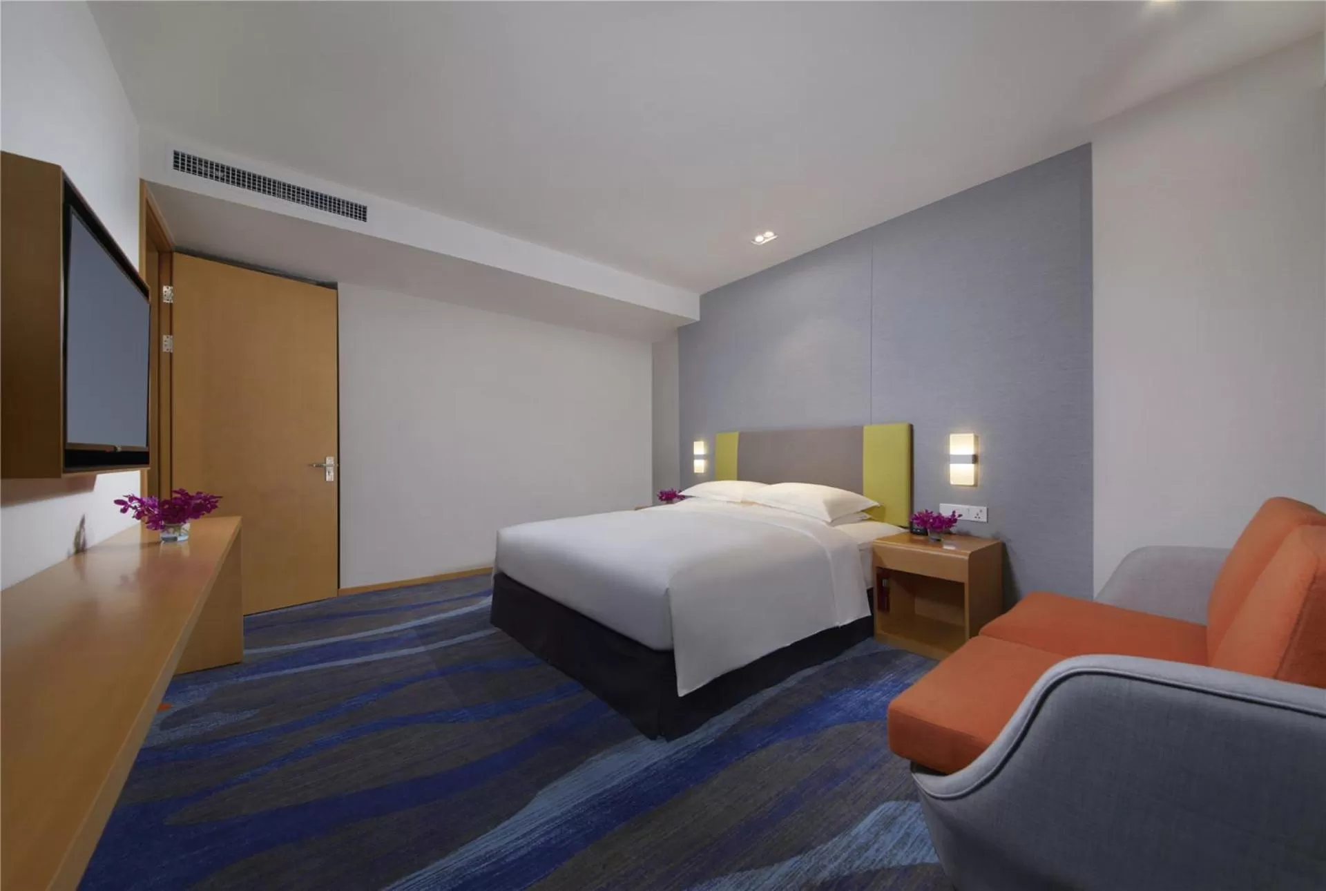 Standard King Room in Holiday Inn Express Zhengzhou Zhengdong by IHG