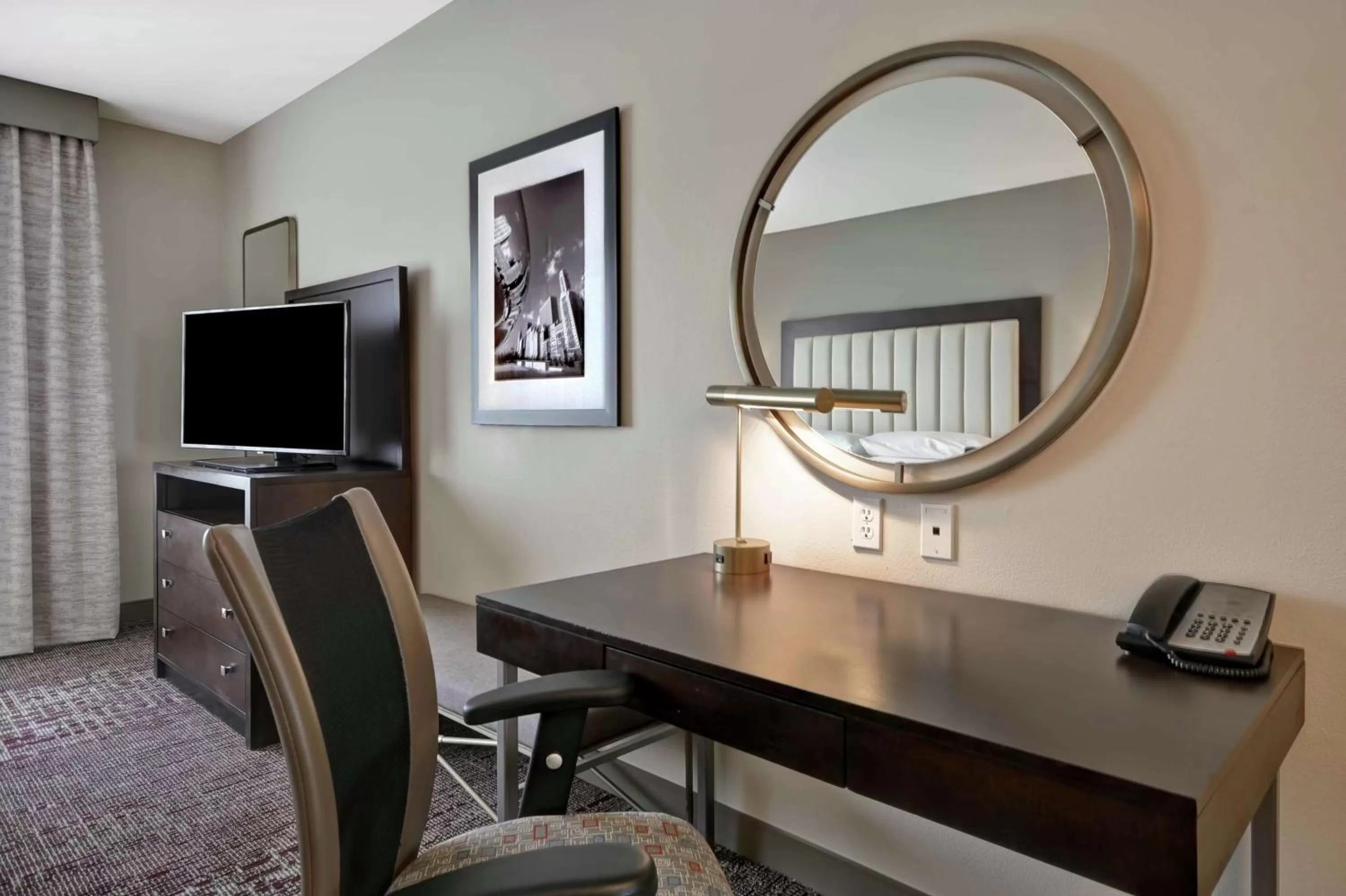 Queen Room with Two Queen Beds in DoubleTree by Hilton Chicago Midway Airport, IL