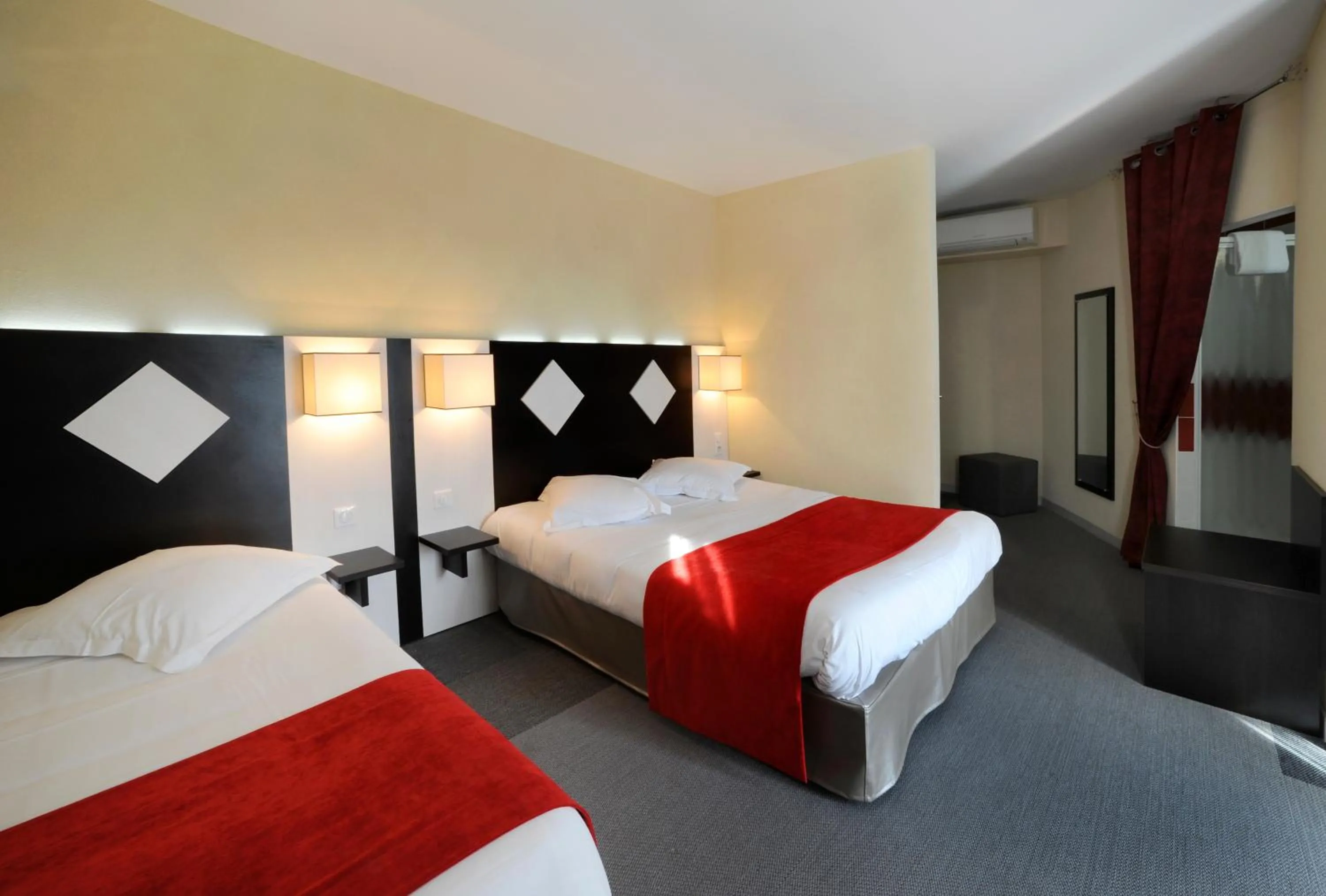 Family Room in Comfort Hotel Saintes