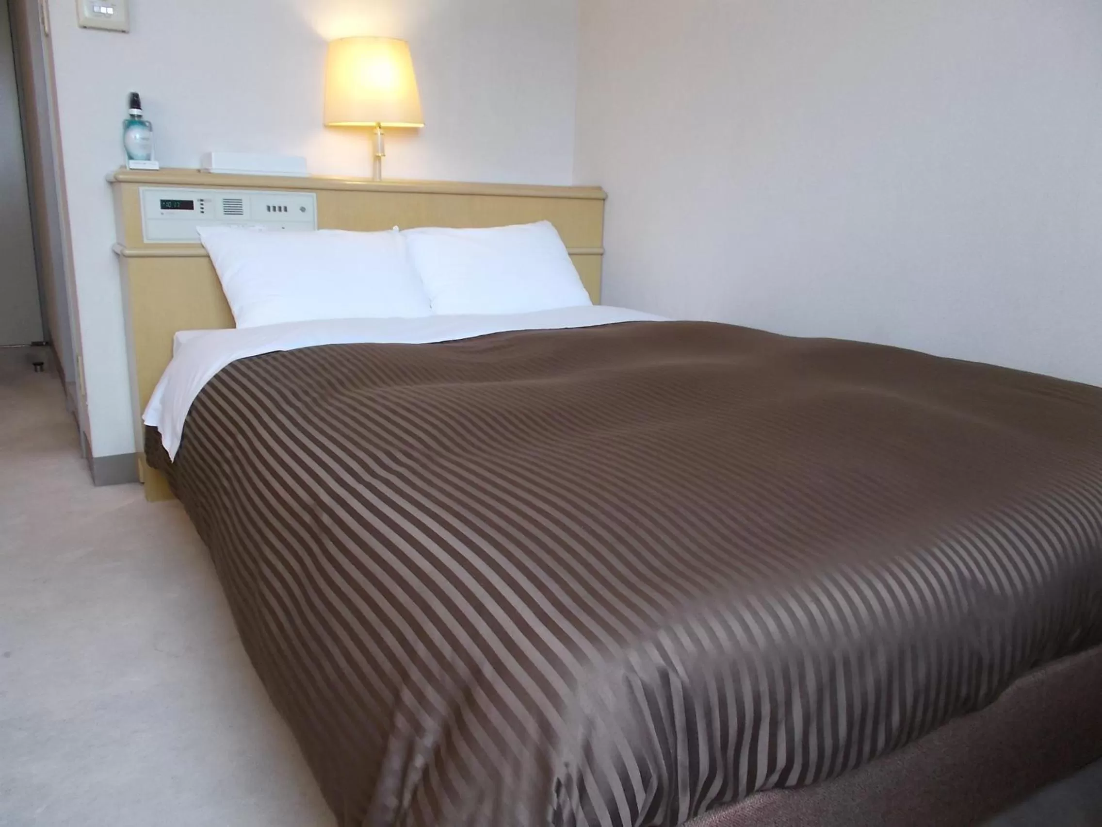 Semi-Double Room - Non-Smoking in Oyama Palace Hotel