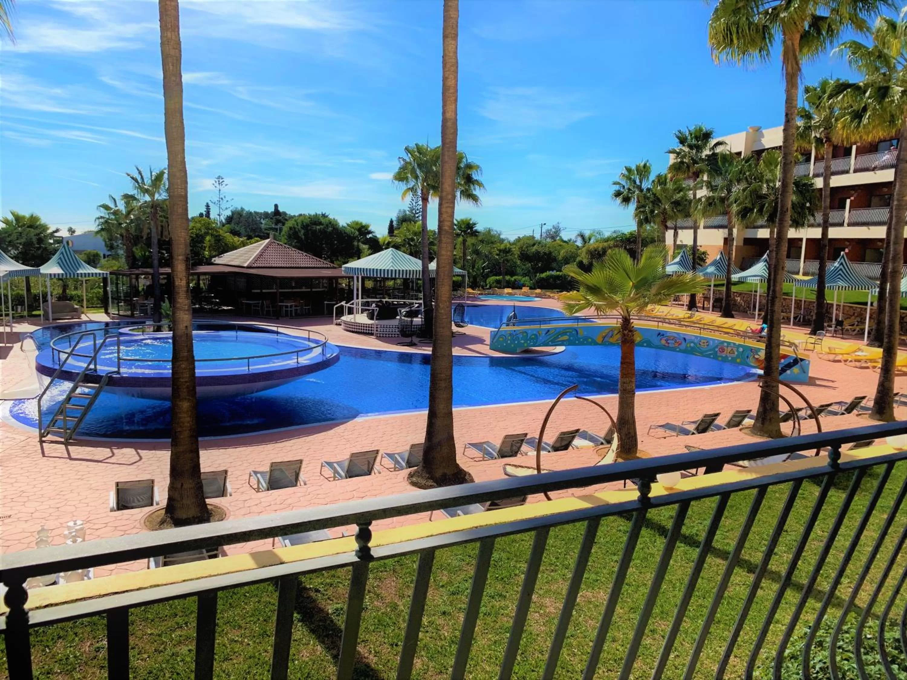Deluxe Twin Room with Pool View in Hotel Baia Grande