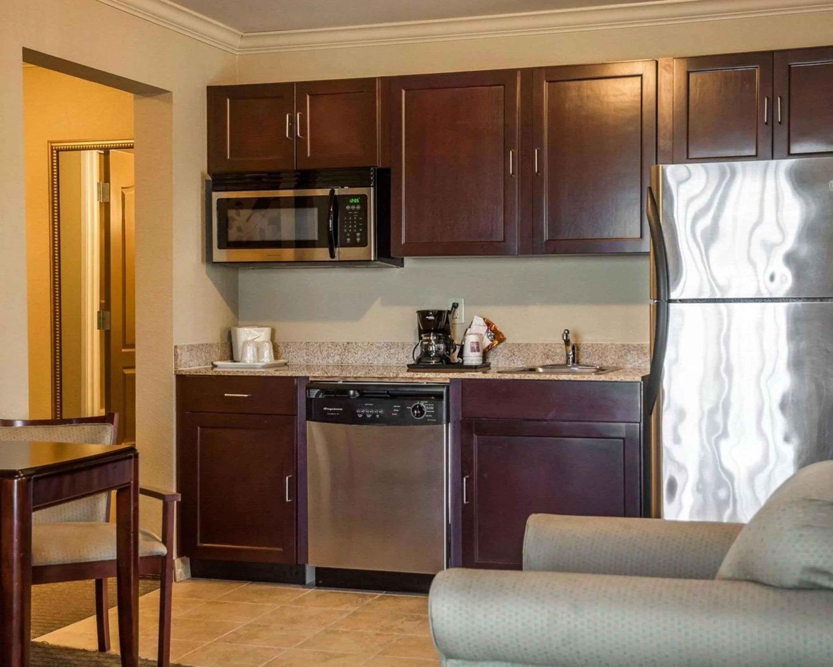 King Suite with Kitchenette in Comfort Suites Cincinnati North