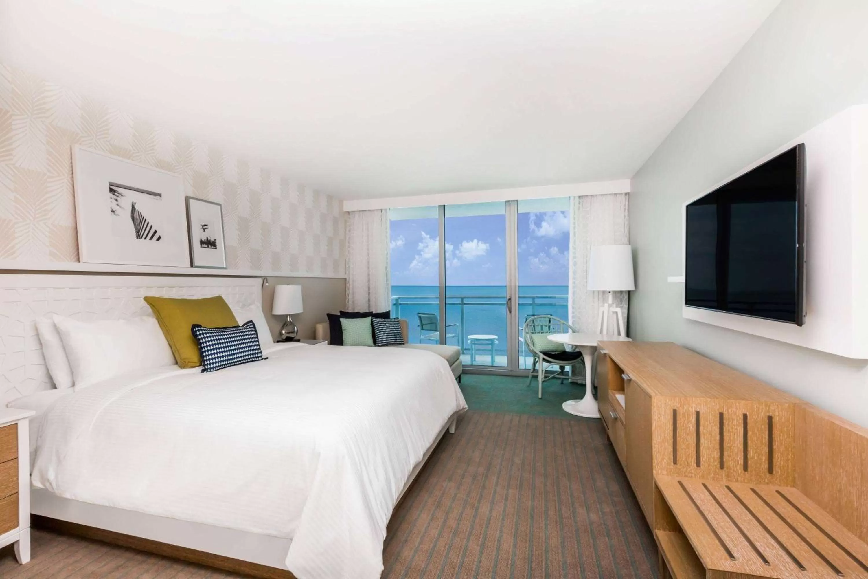 Deluxe King Room - Gulf Front in Wyndham Grand Clearwater Beach