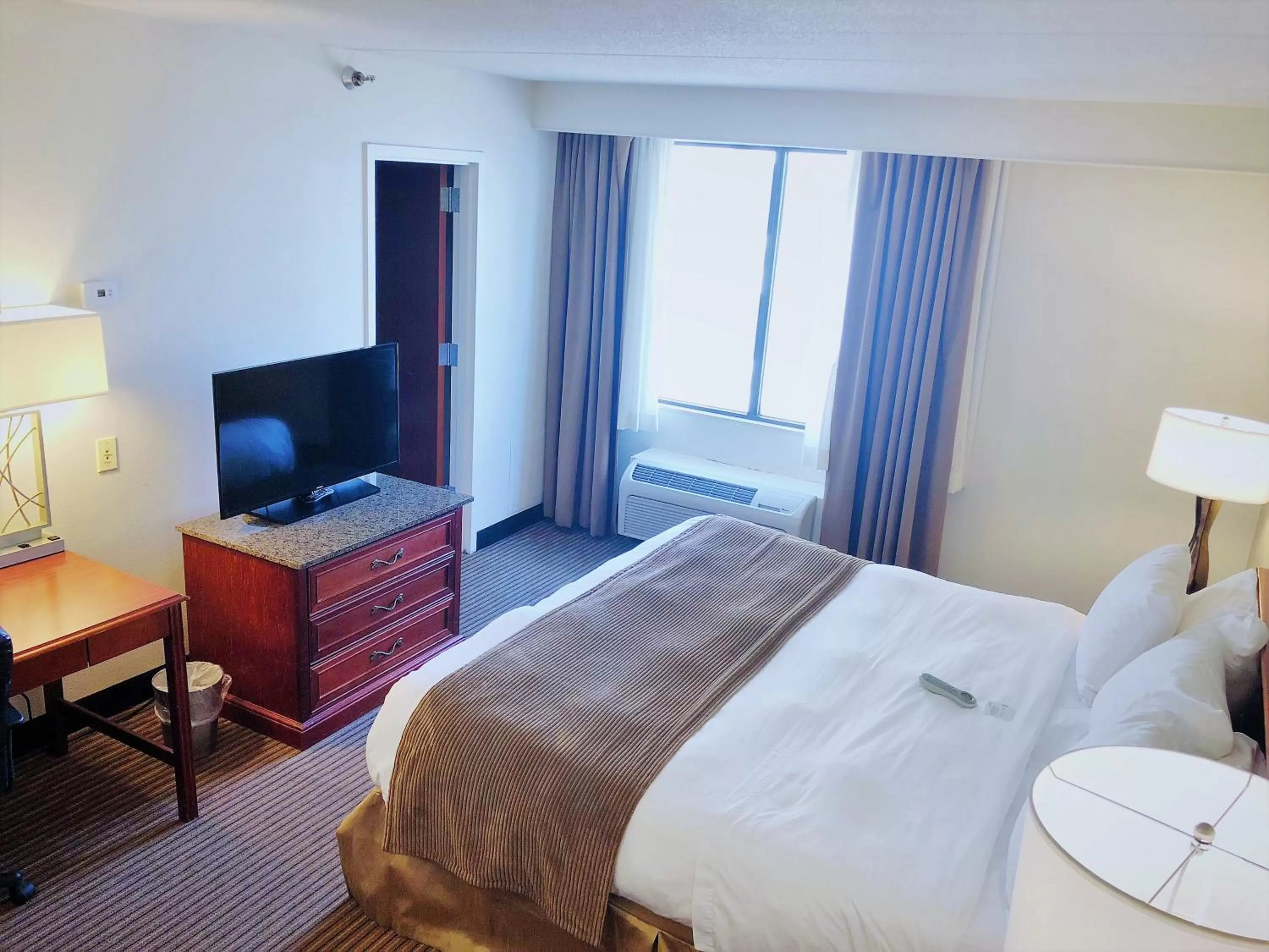 Queen Room in Radisson Hotel Bismarck