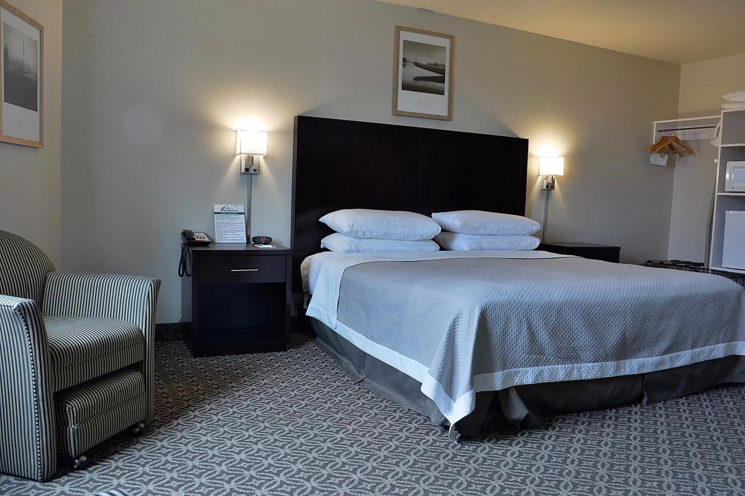 Deluxe King Room in The Madison Inn