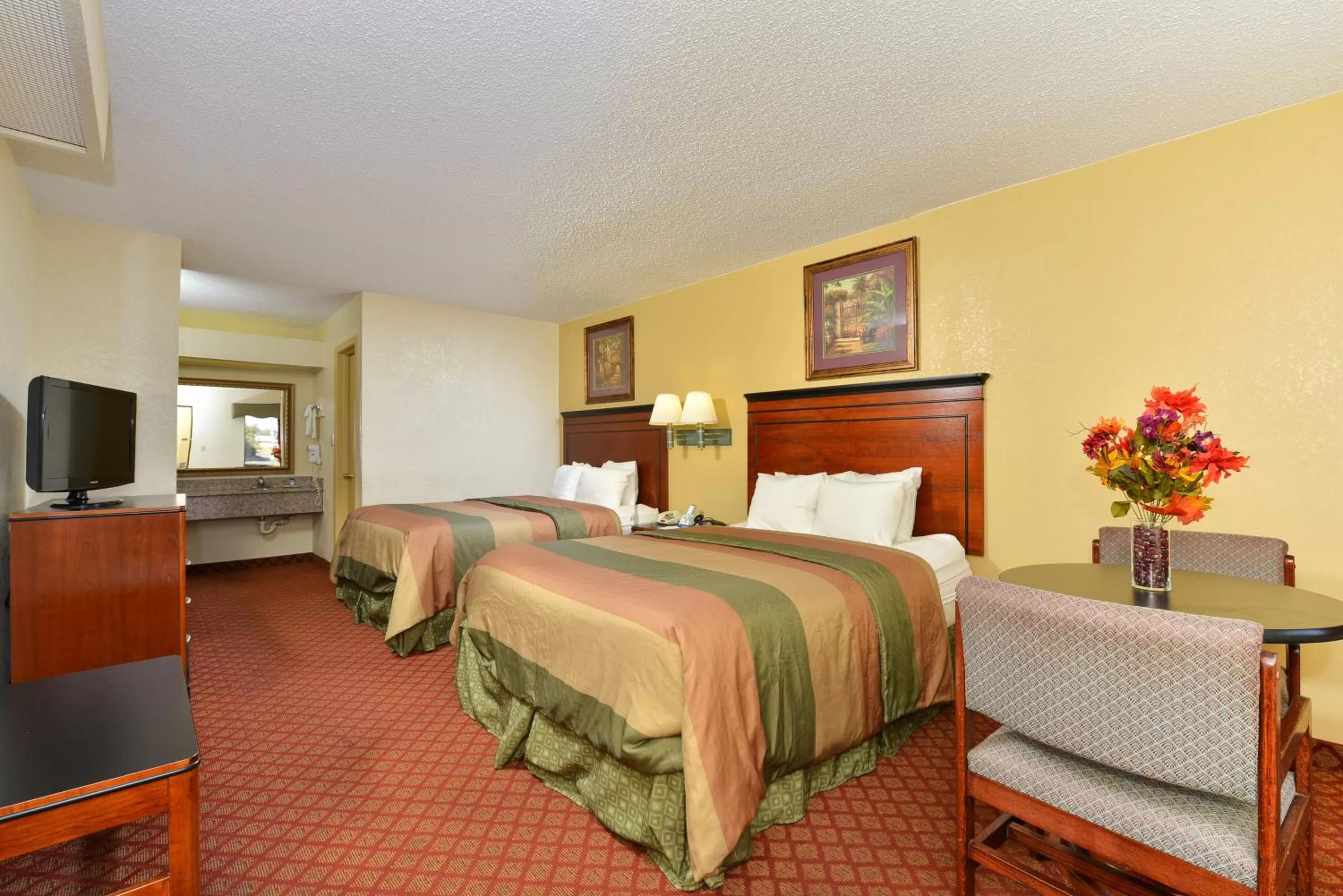 Queen Room with Two Queen Beds Smoking in Americas Best Value Inn - Brookhaven