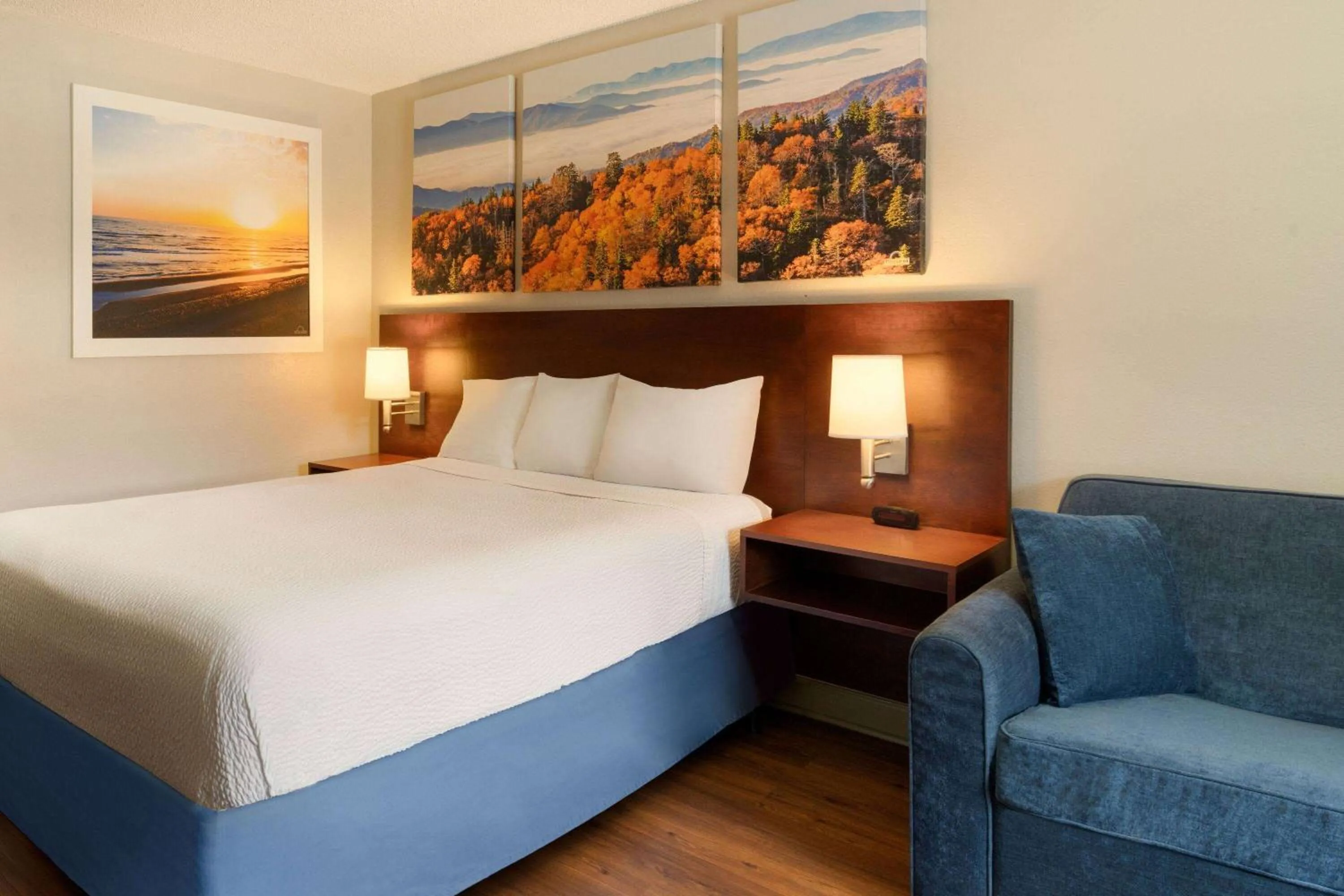 Deluxe Queen Room - Non-Smoking in Days Inn by Wyndham Dillon