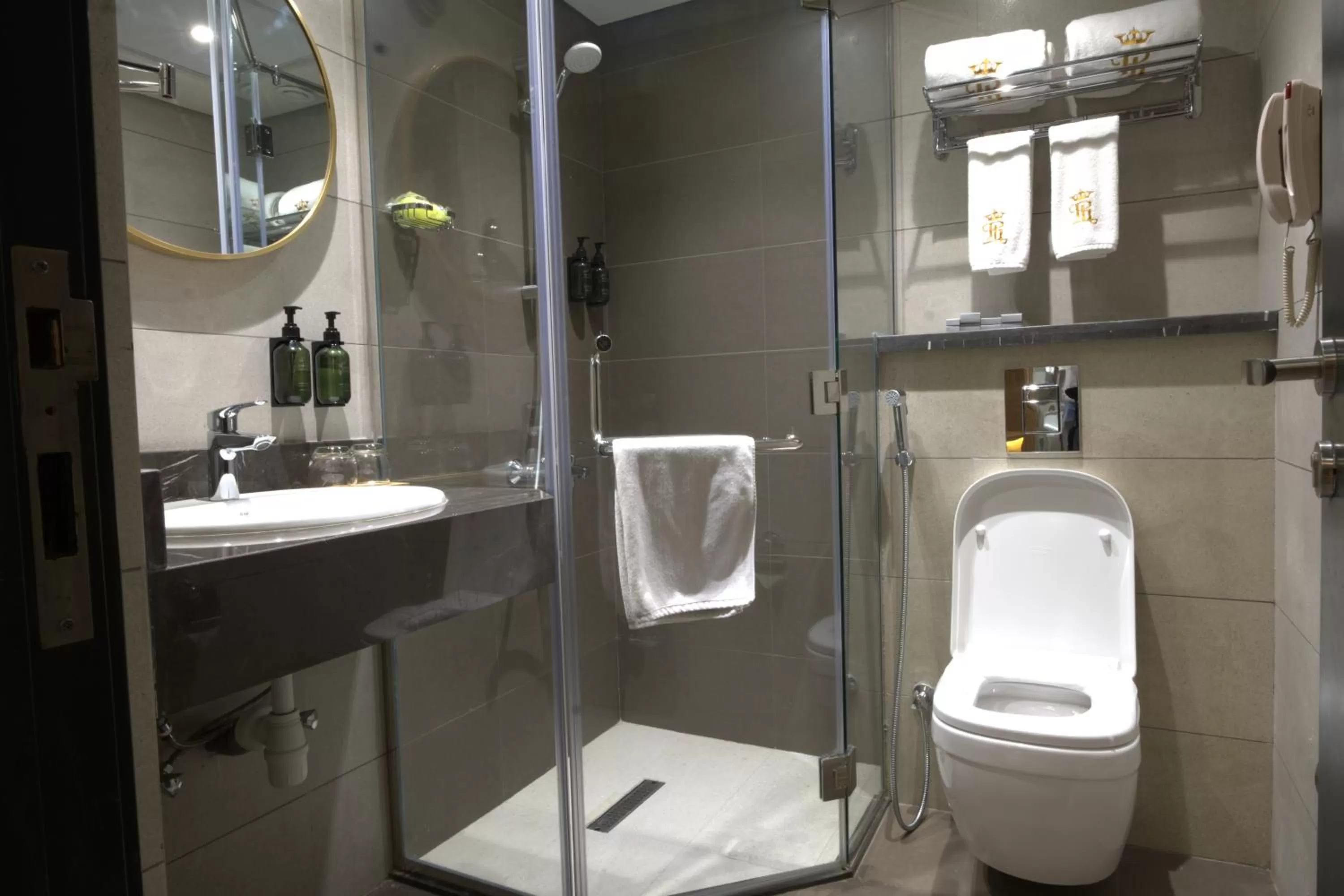 Deluxe Twin Room in President Hotel