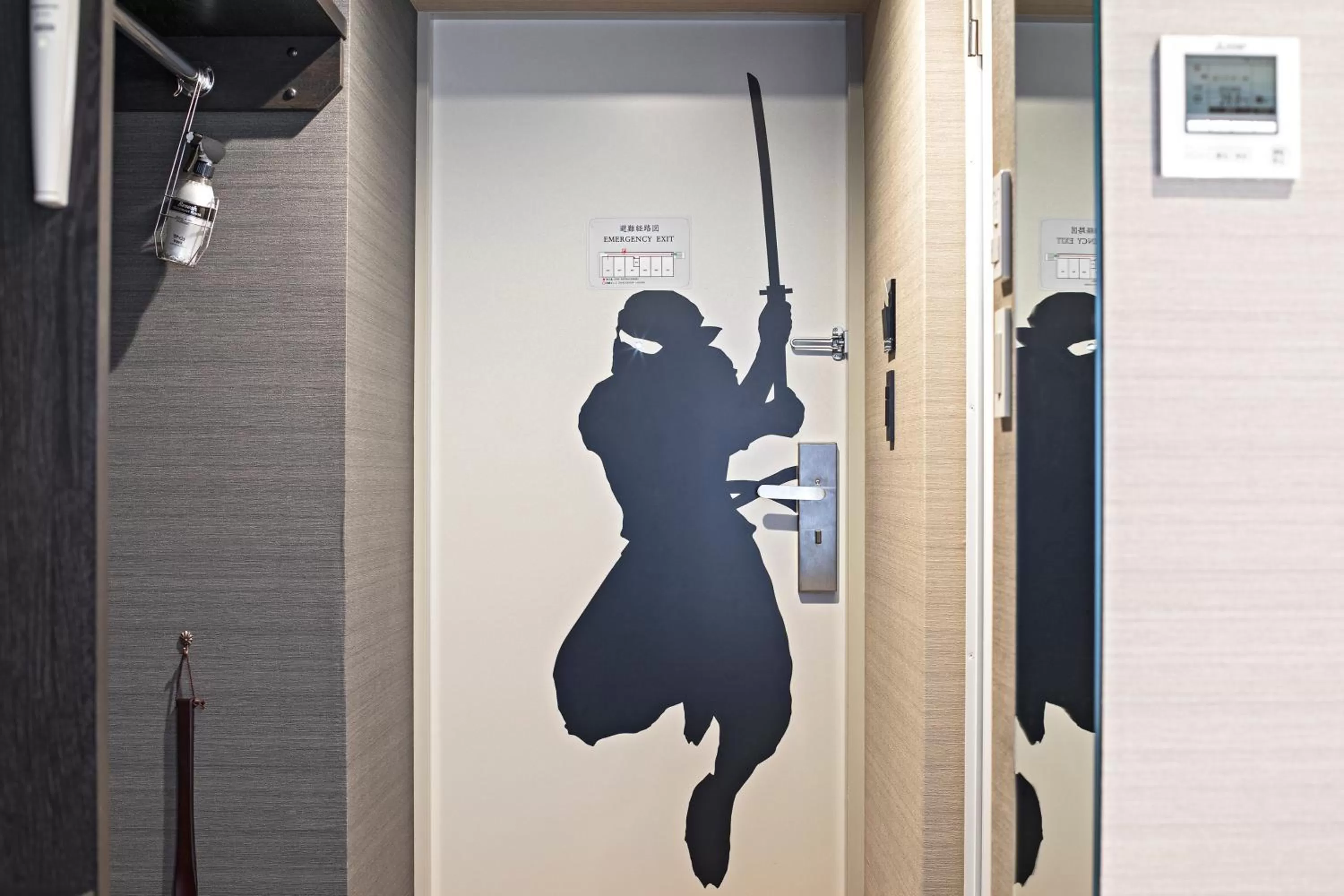 Deluxe Twin Room in Hotel Ninja Black