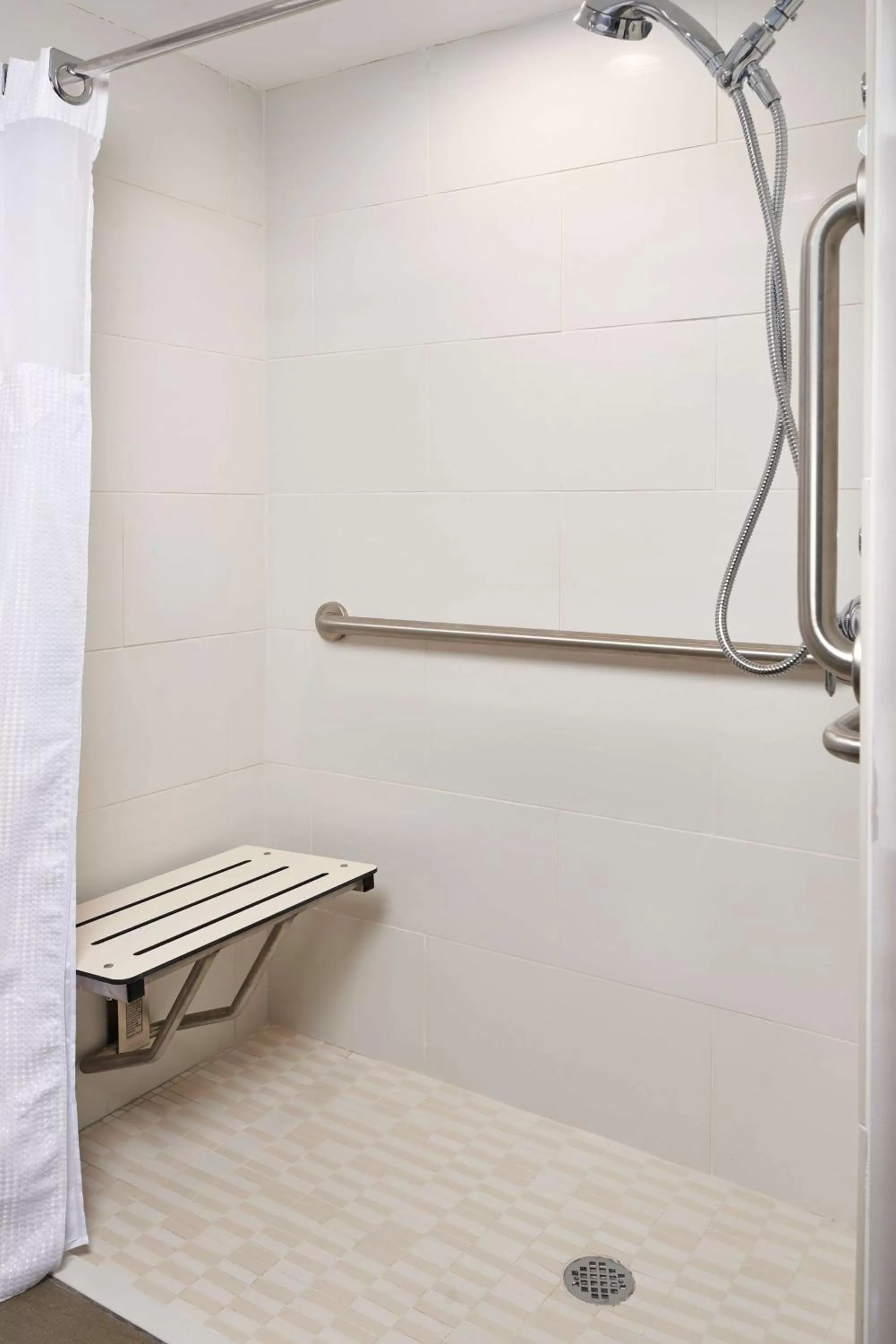 King Room with Roll-In Shower and View - Mobility Accessible/Non-Smoking in Best Western Plus Agate Beach Inn