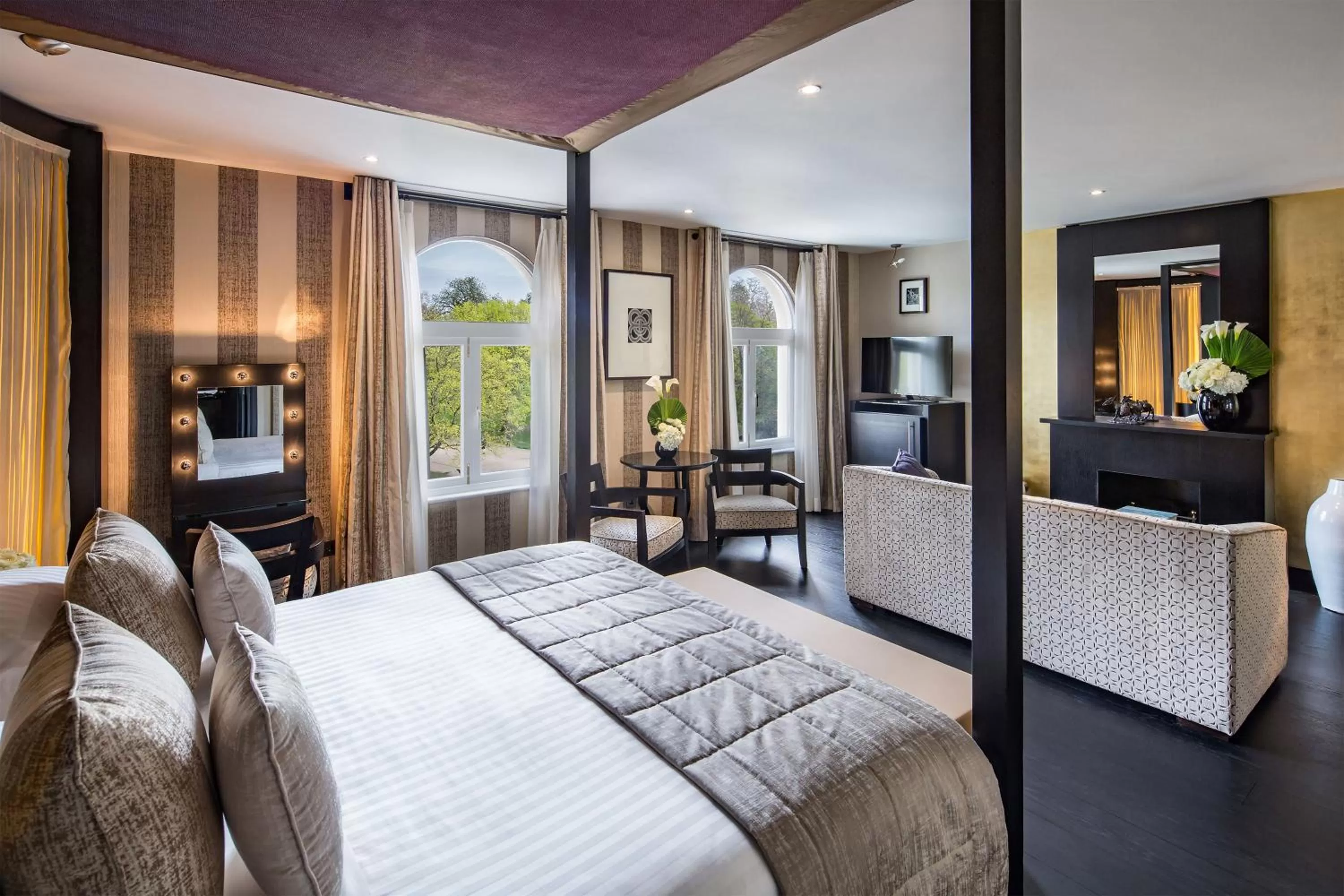 Executive Junior Suite with Park View in 60 Hyde Park Gate Hotel