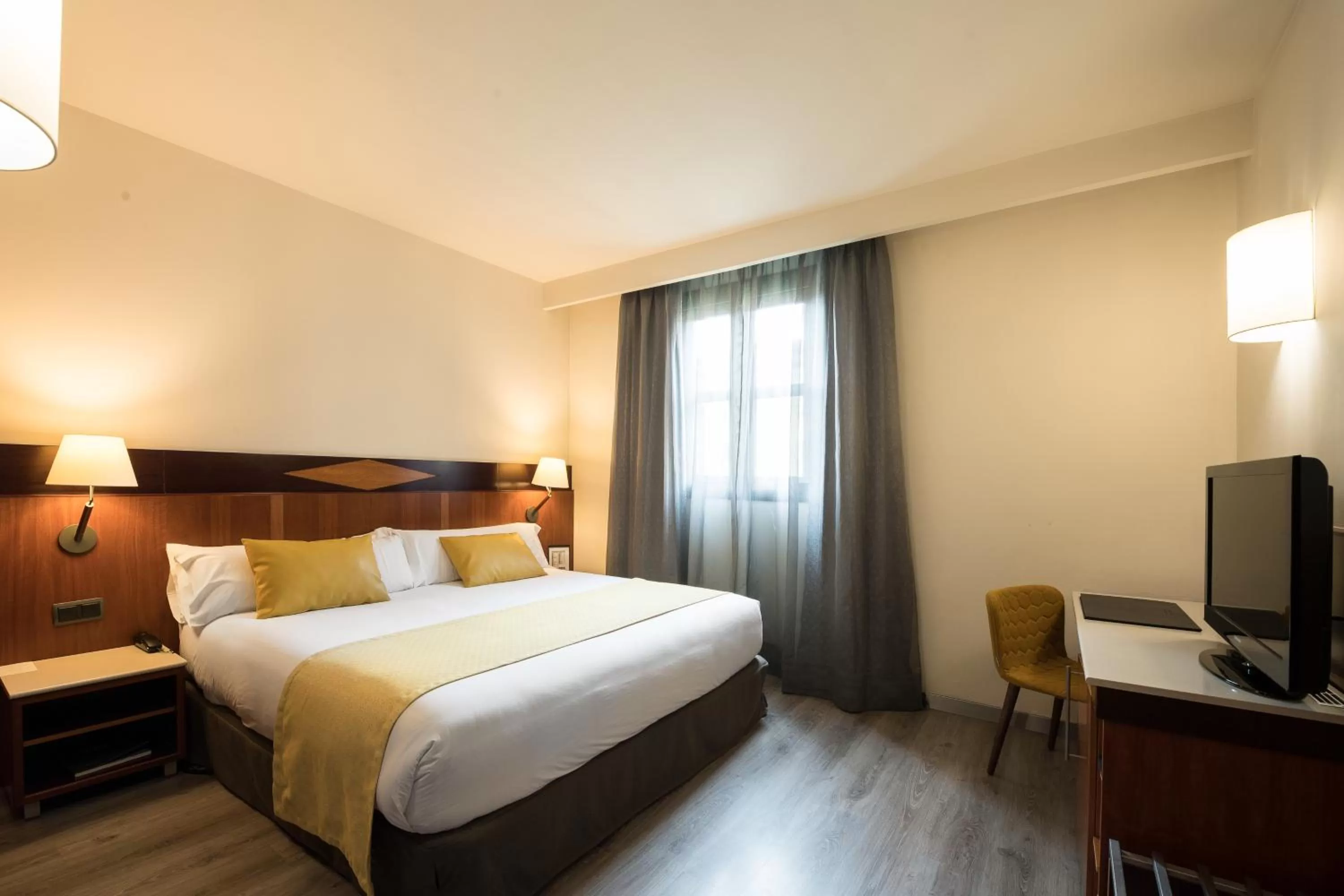 Standard Double or Twin Room in Catalonia Eixample 1864