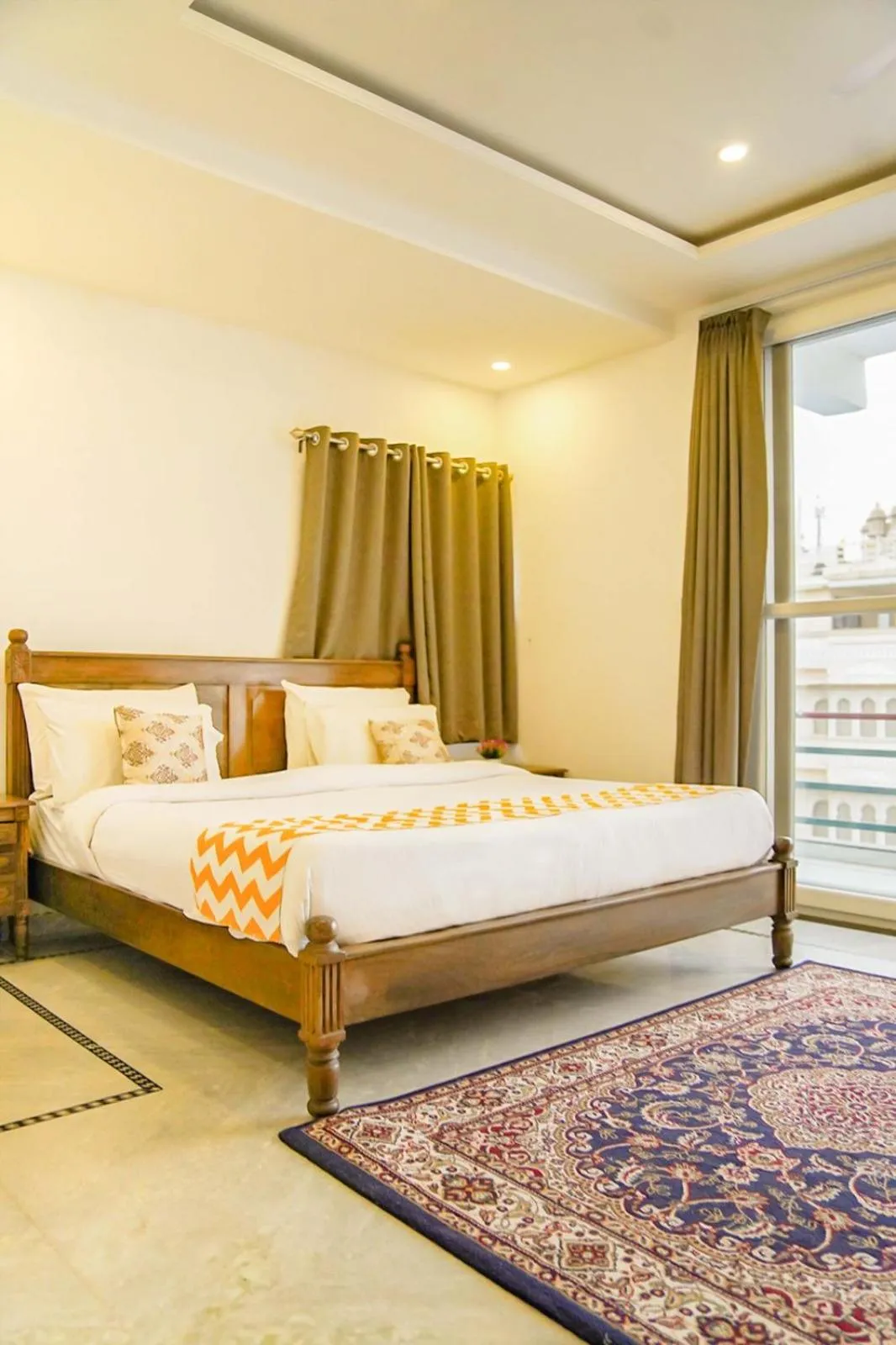 Luxury Lake View Suite in Hotel Devraj Niwas on Lake Pichola