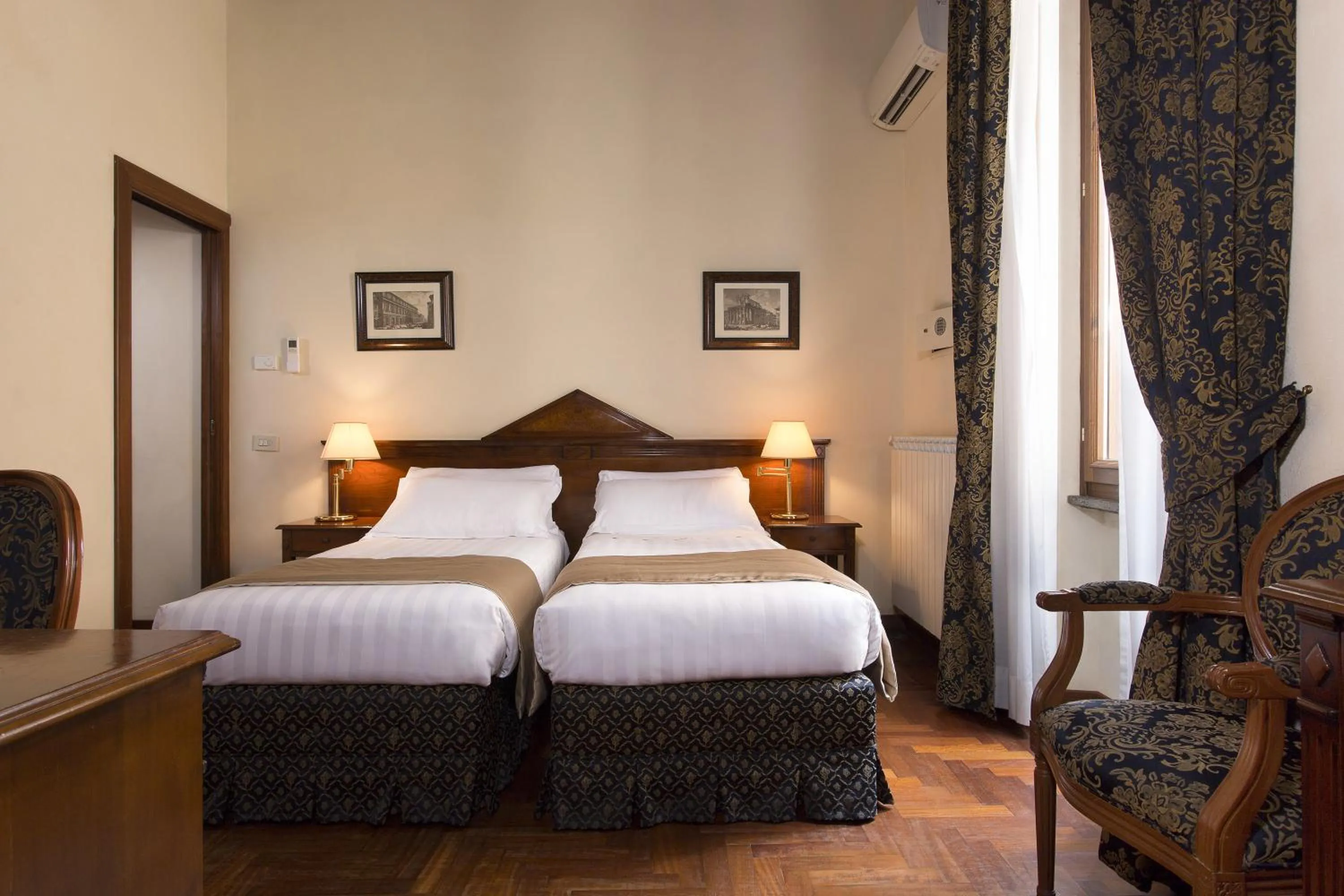 Superior Twin Room in Hotel Teatro Pace