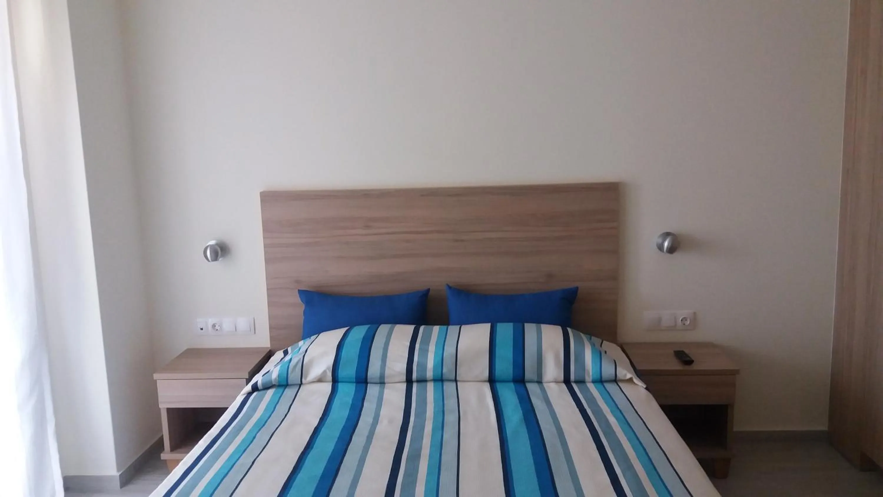 One-Bedroom Apartment with Side Sea View in Ilian Beach & Apartments