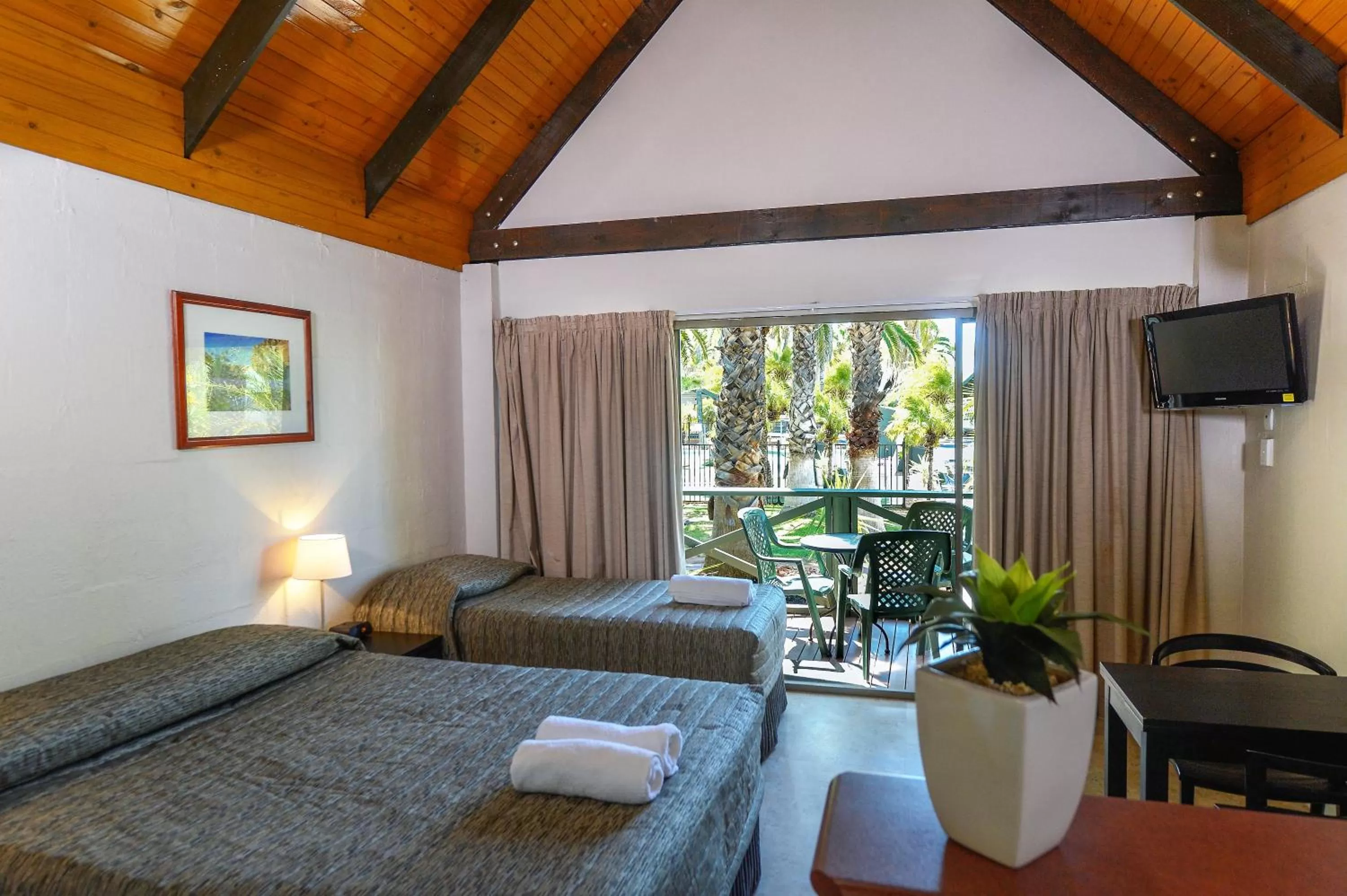 Triple Villa in Desert Palms Alice Springs