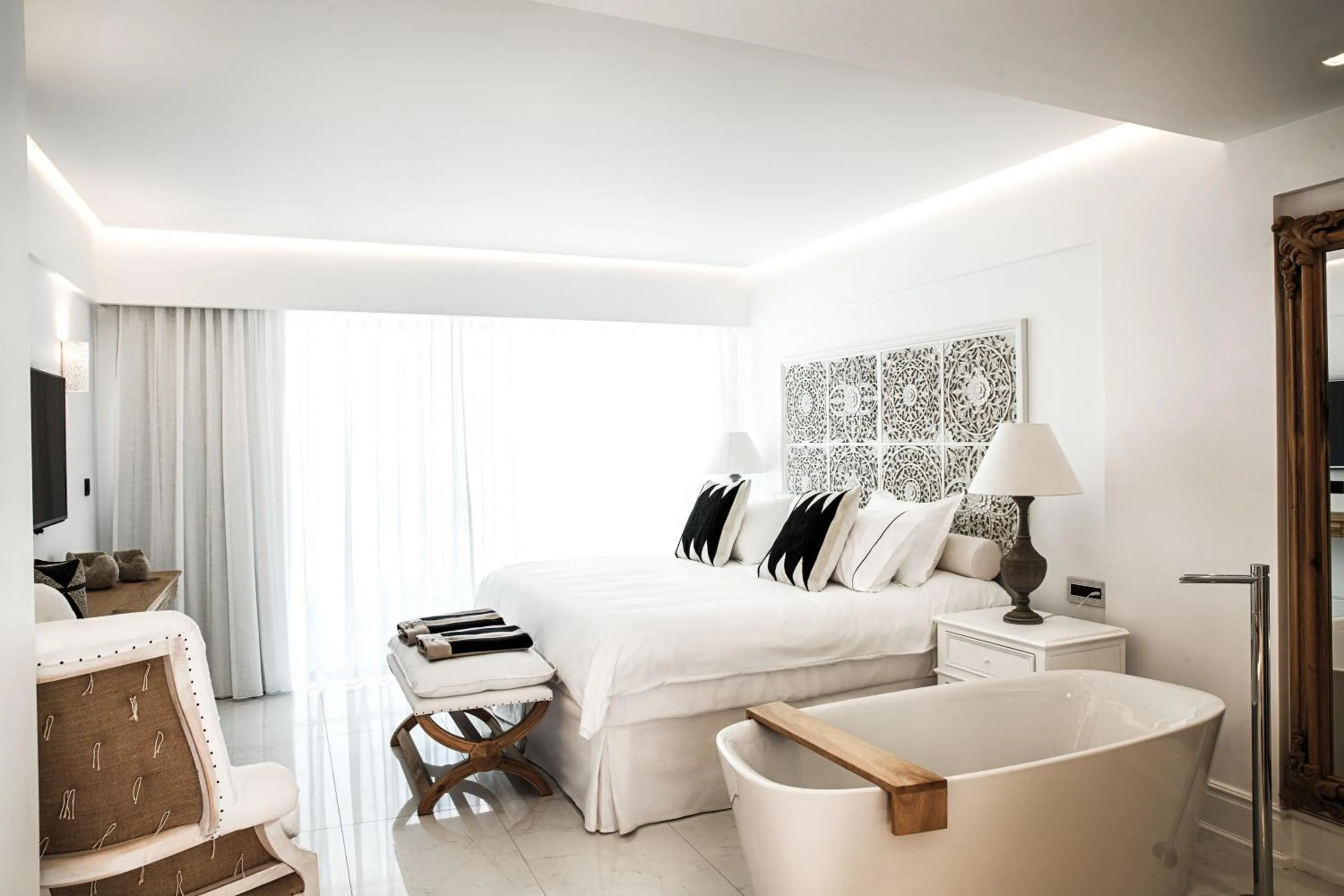 Luxury Guestroom with Sharing Pool in Abaton Island Resort & Spa