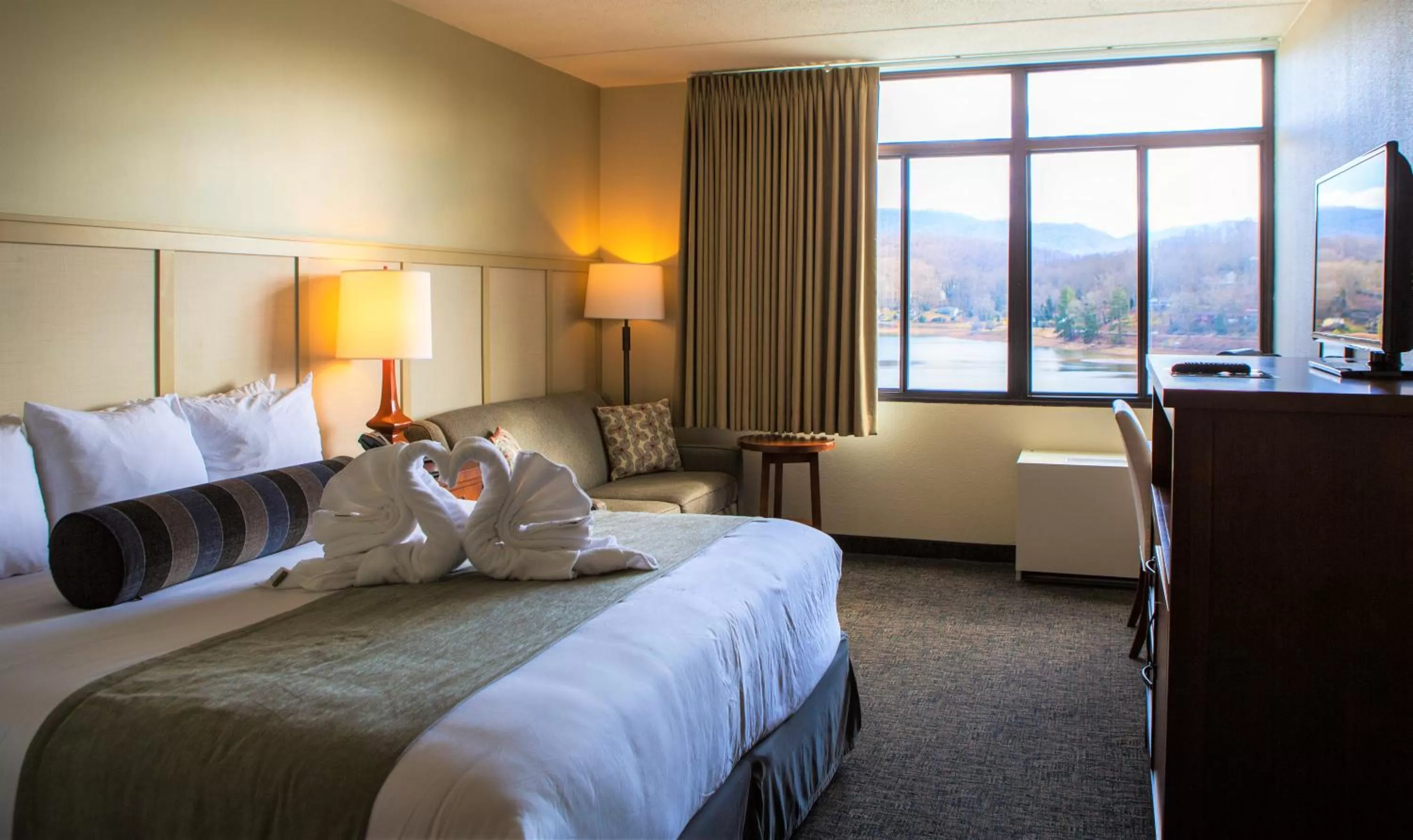 King Room Lakeside in The Terrace Hotel at Lake Junaluska