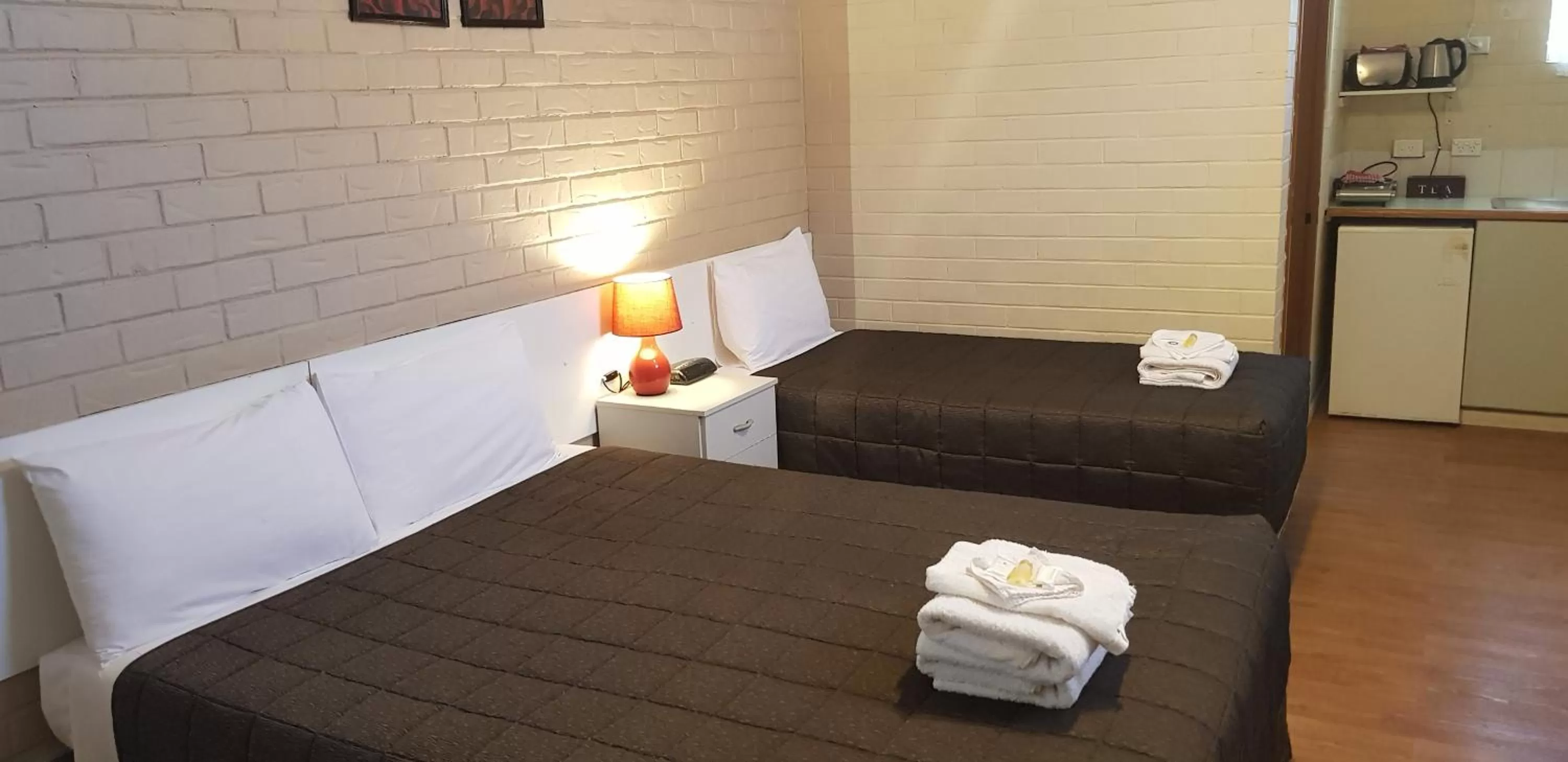 Family Room with Double Bed in Bondi Motel