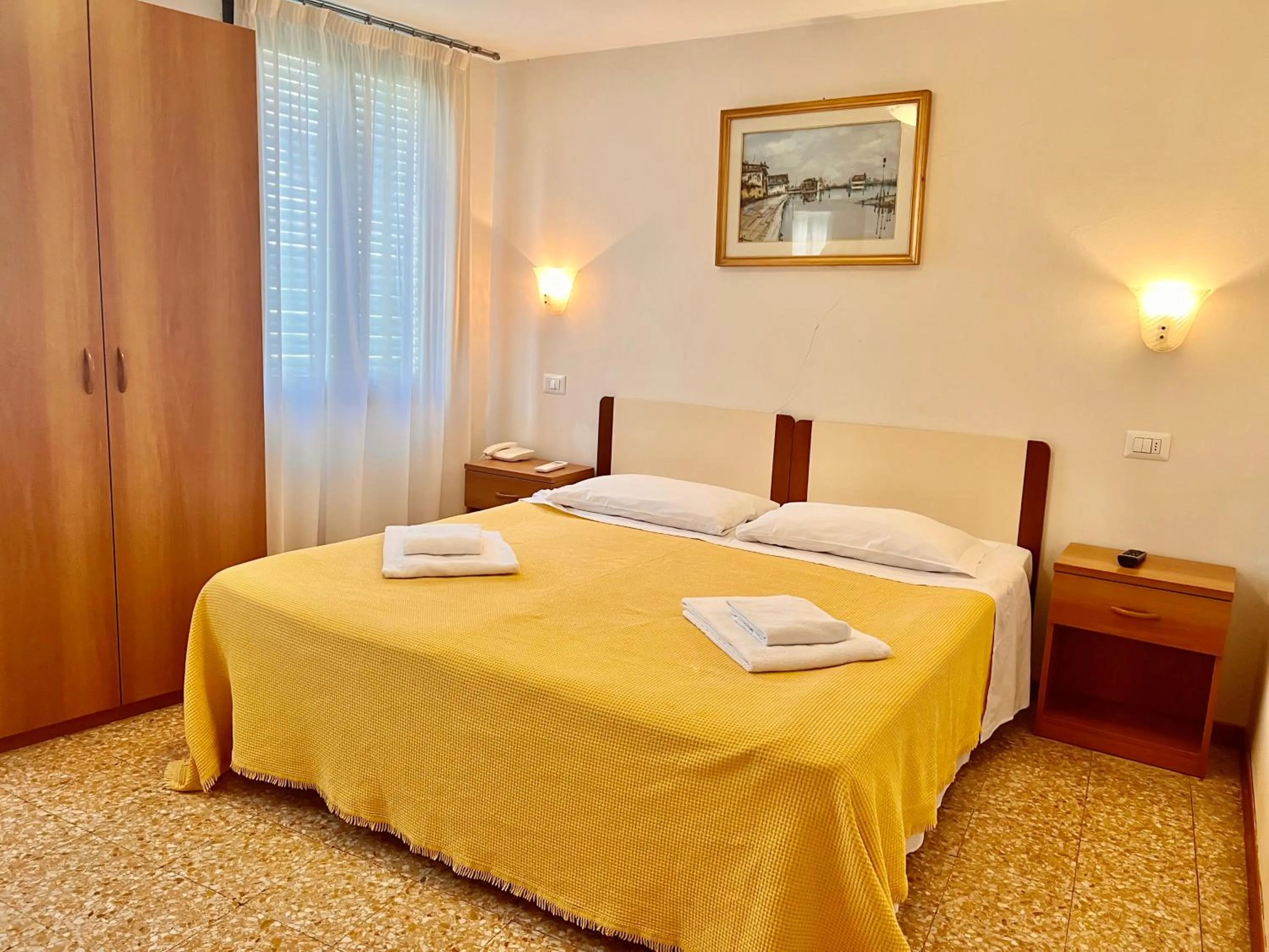 Double or Twin Room with Canal View in Hotel Canada