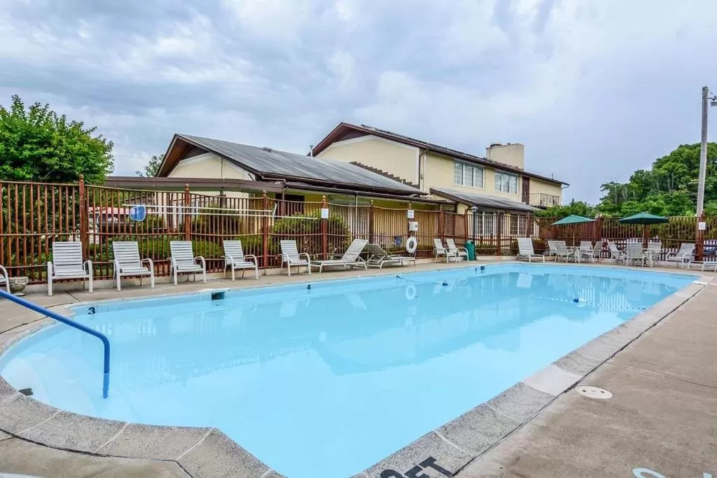Swimming pool in Baymont by Wyndham Front Royal Near Shenandoah National Park