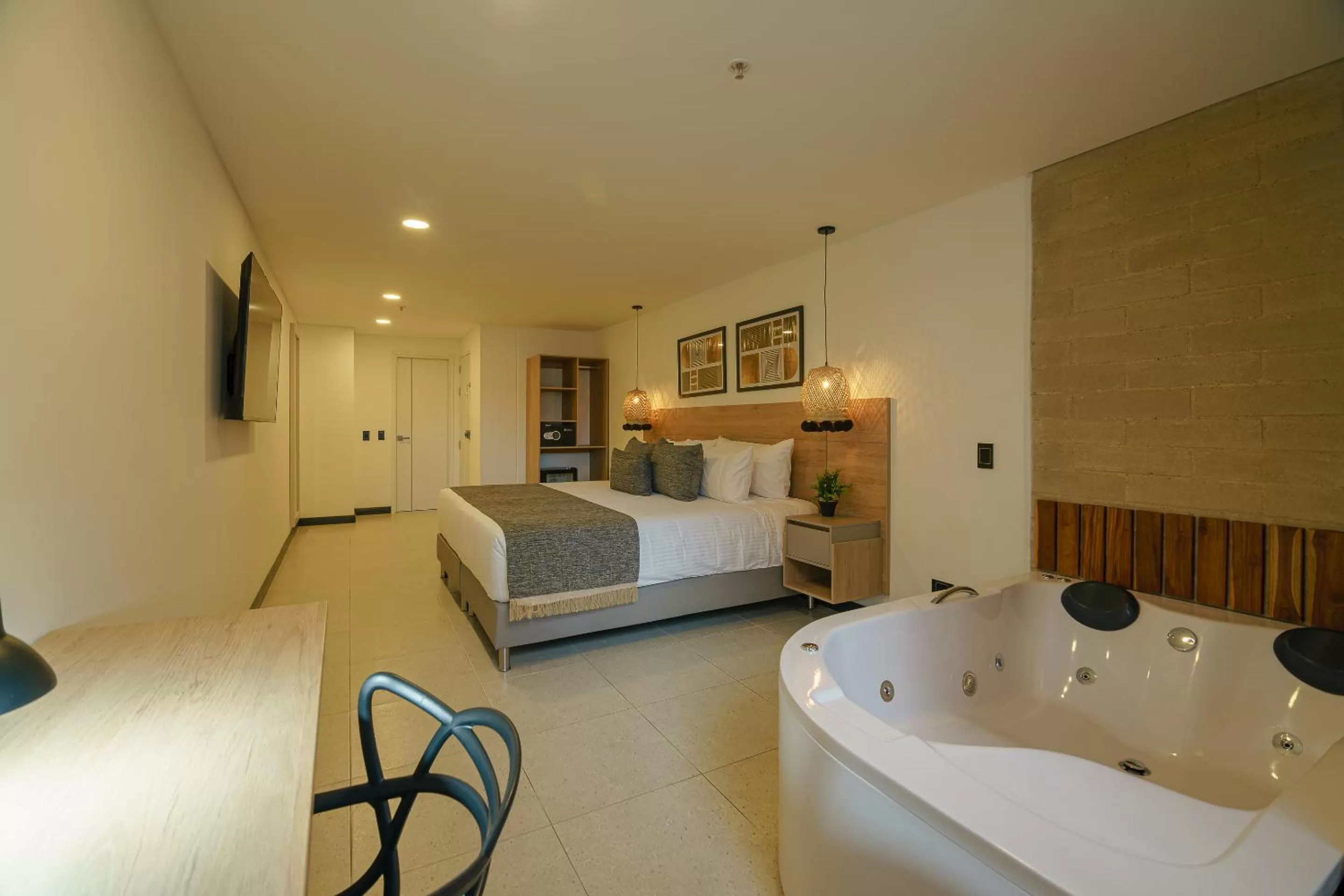 Queen Room with Spa Bath in First Class Hotel