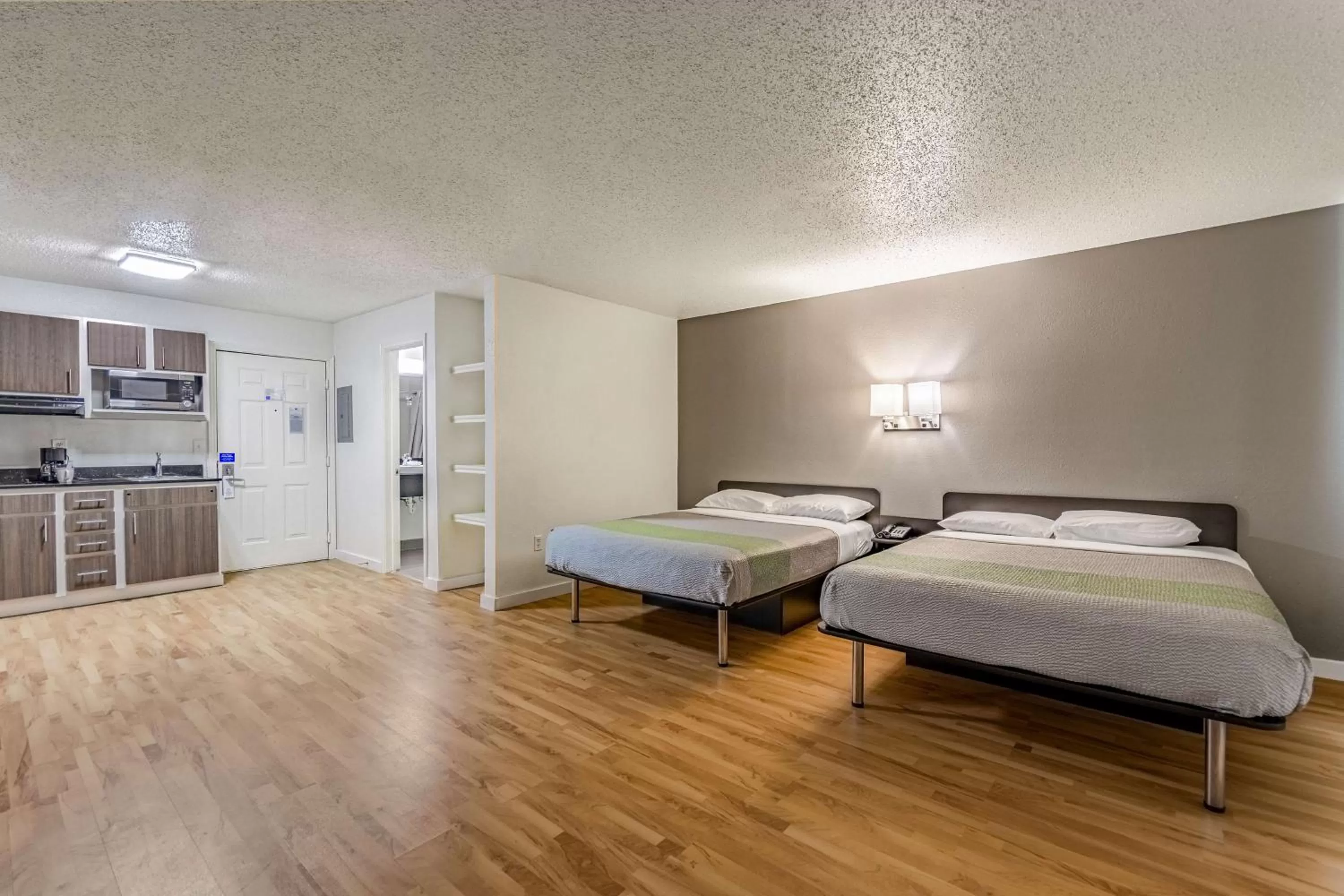 Deluxe Queen Suite - single occupancy - Non-Smoking in Studio 6-Dallas, TX