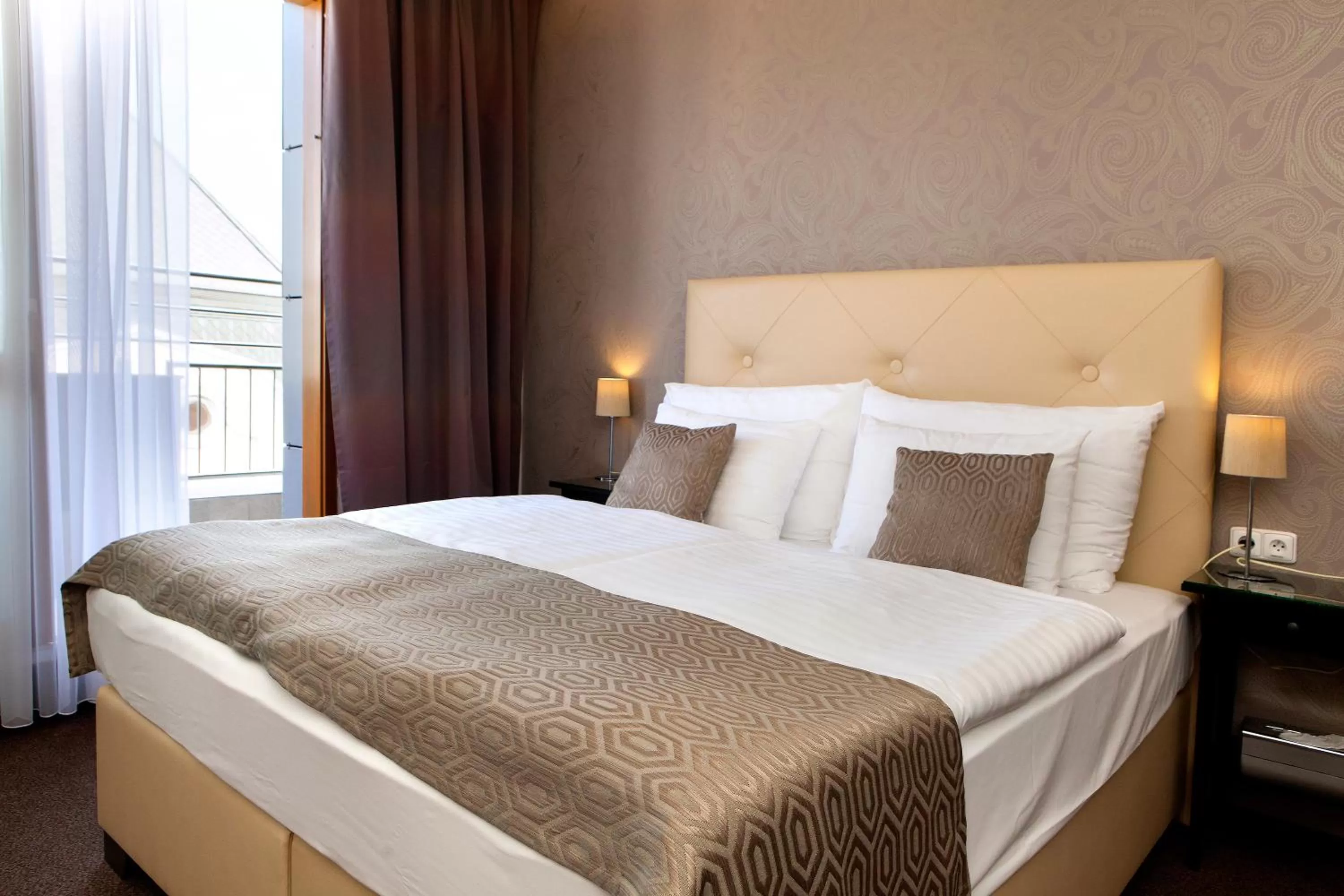 Deluxe Double Room with Castle View in Danubia Gate Hotel