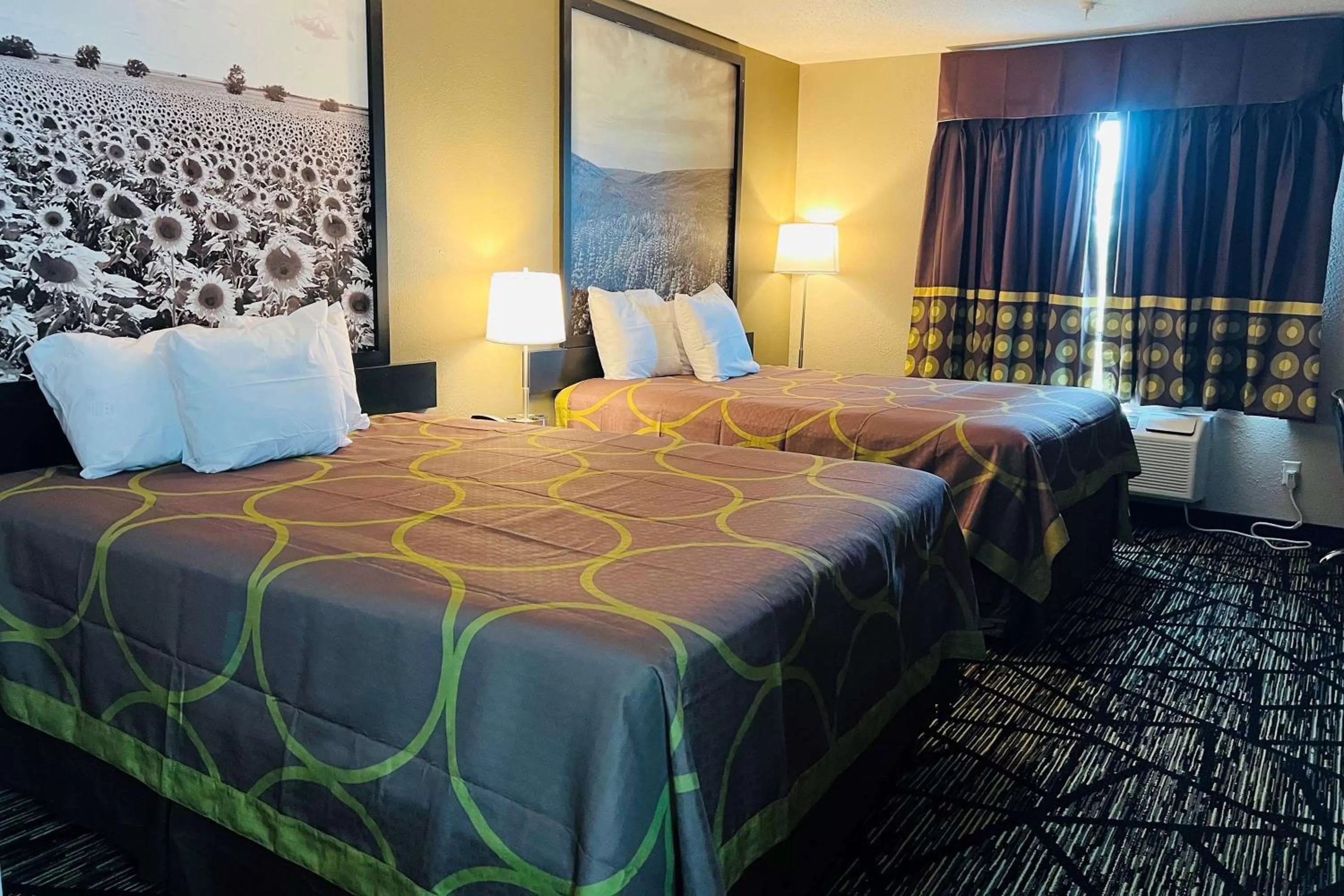 Queen Room with Two Queen Beds - Non-Smoking in Super 8 by Wyndham Pratt