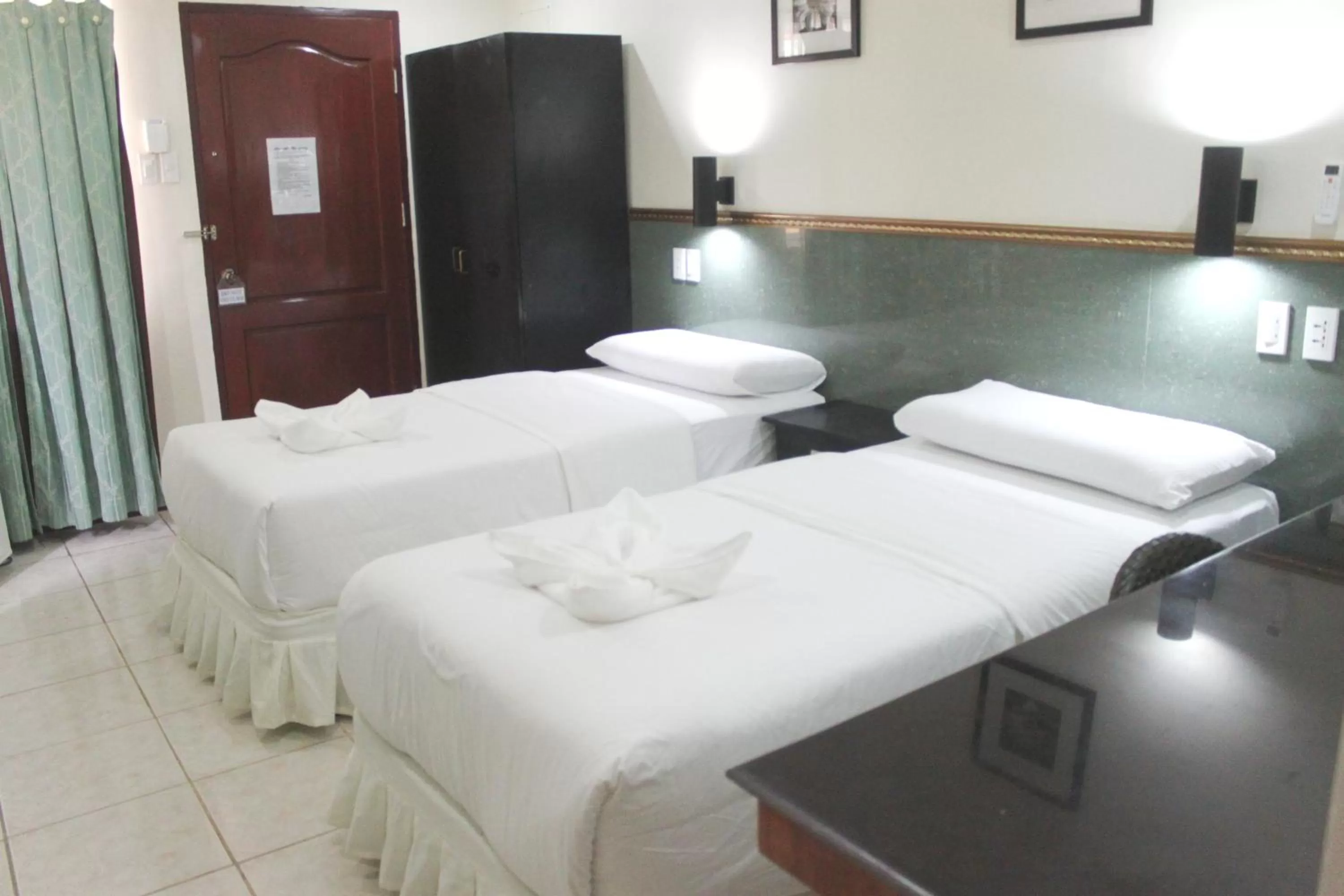 Deluxe Double or Twin Room in Lost Horizon Beach Dive Resort
