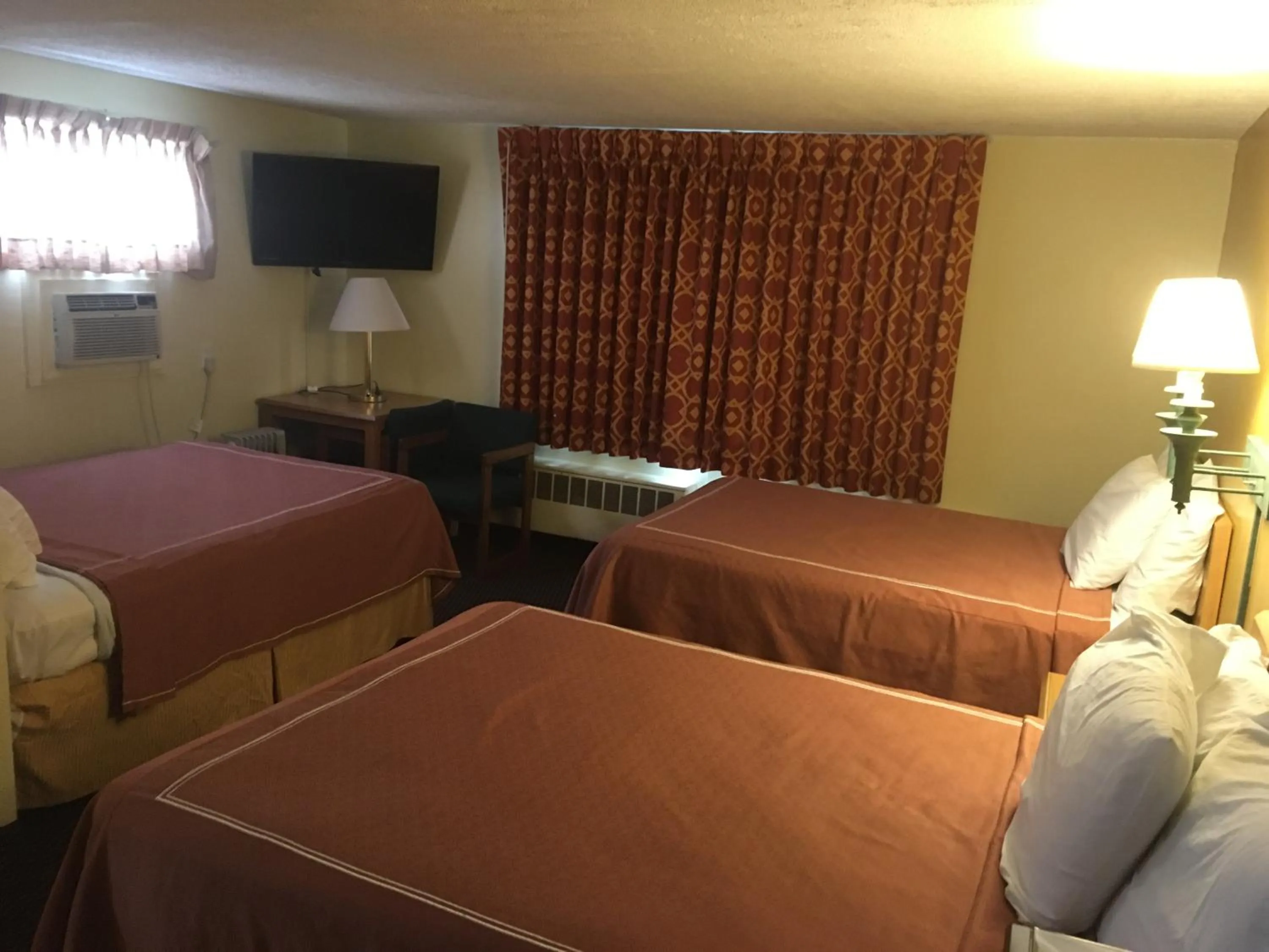 Family Room - Non-Smoking in Caravan Motel