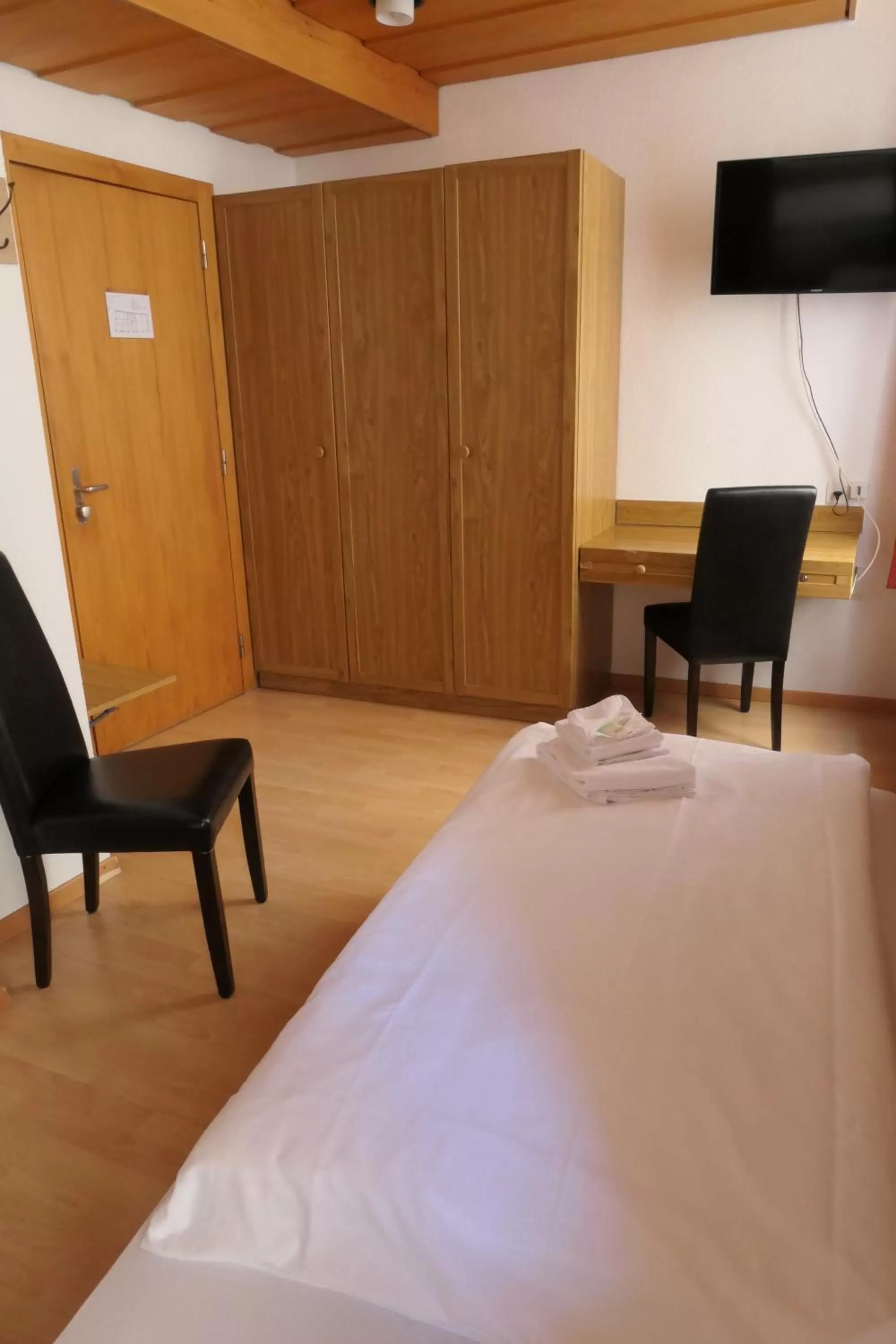 Twin Room with Private Bathroom in Hotel Franziskaner