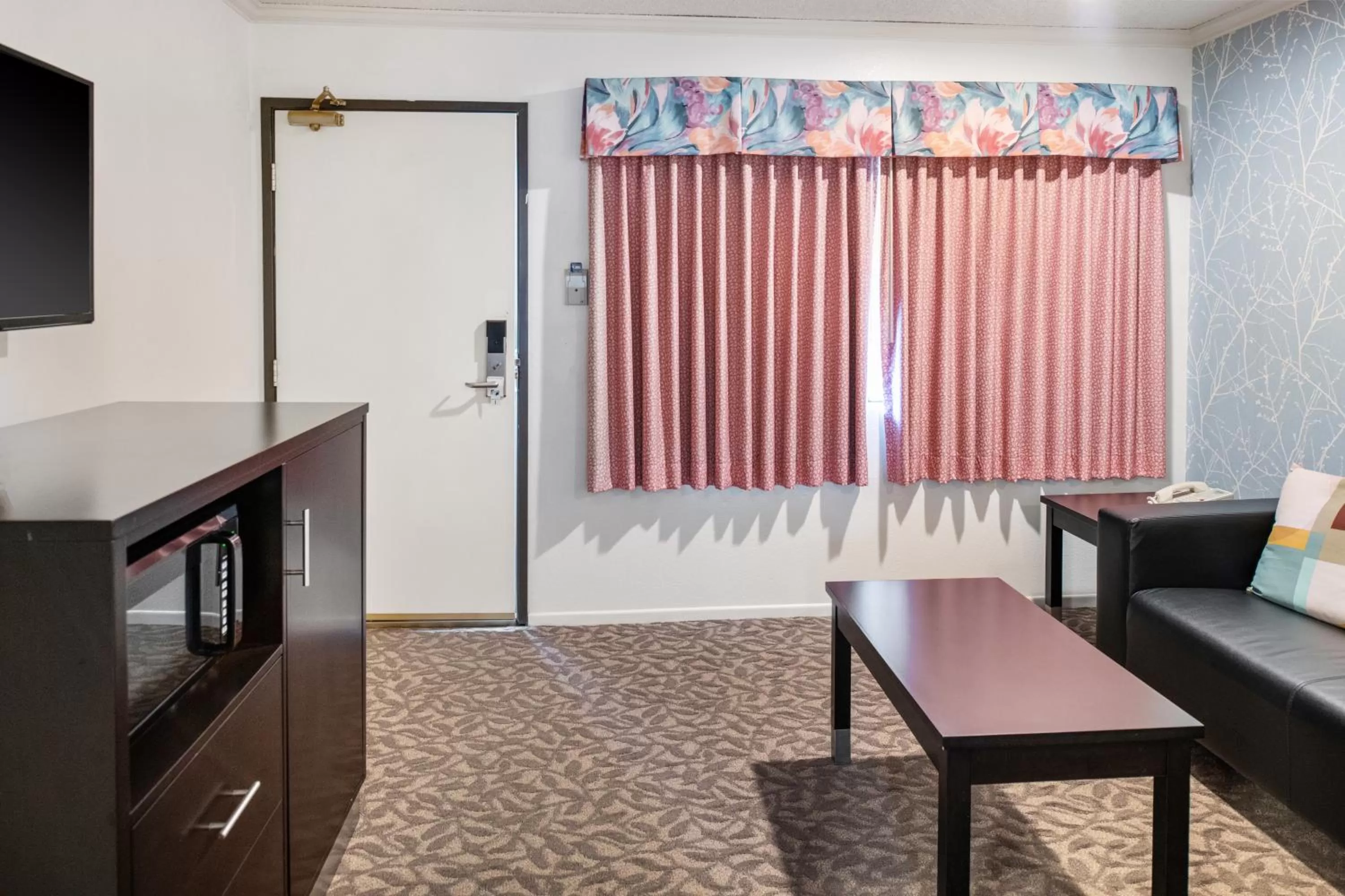 Queen Room in Glendale Hotel