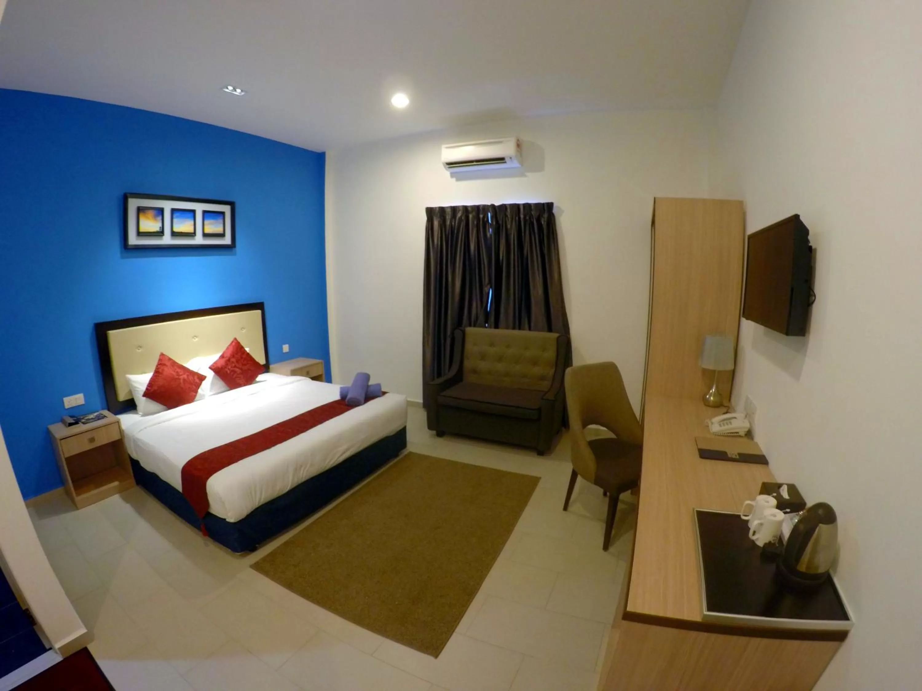 Deluxe King Room in Royal Agate Beach Resort