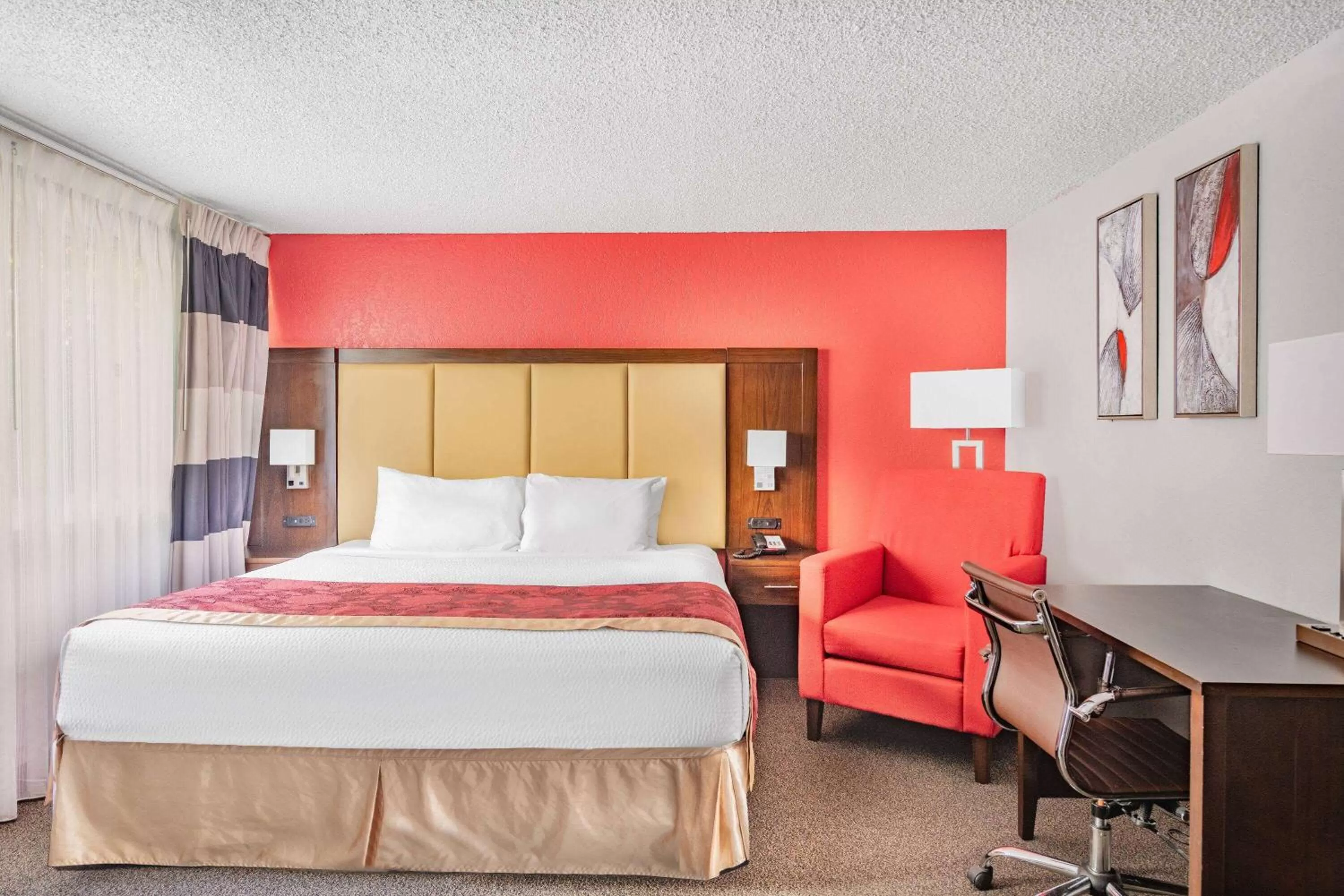 King Room - Non-Smoking in Ramada by Wyndham Keystone Near Mt Rushmore