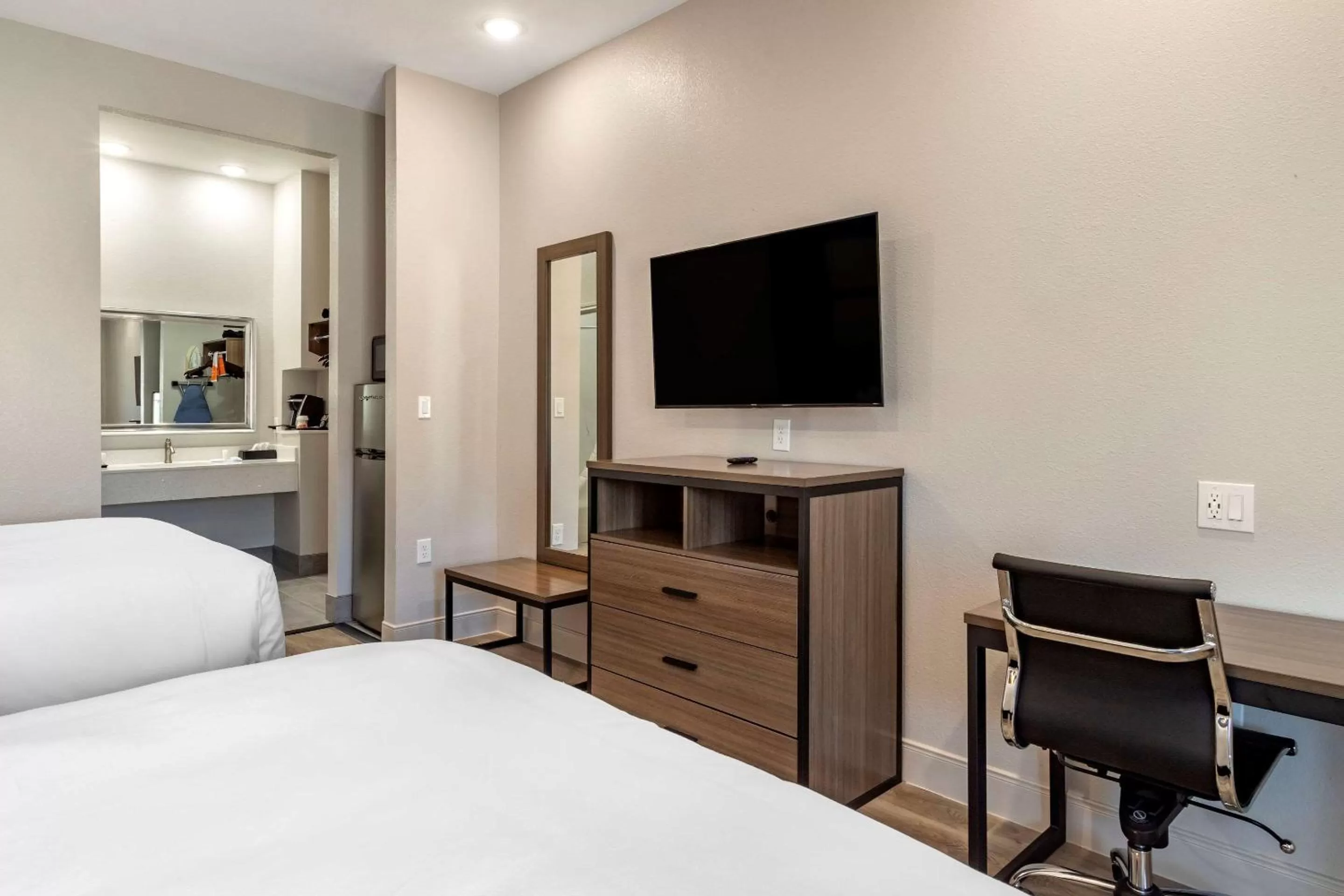 Efficiency Double Room with Two Double Beds - Accessible/Non Smoking in Clarion Pointe Port Arthur-Beaumont South