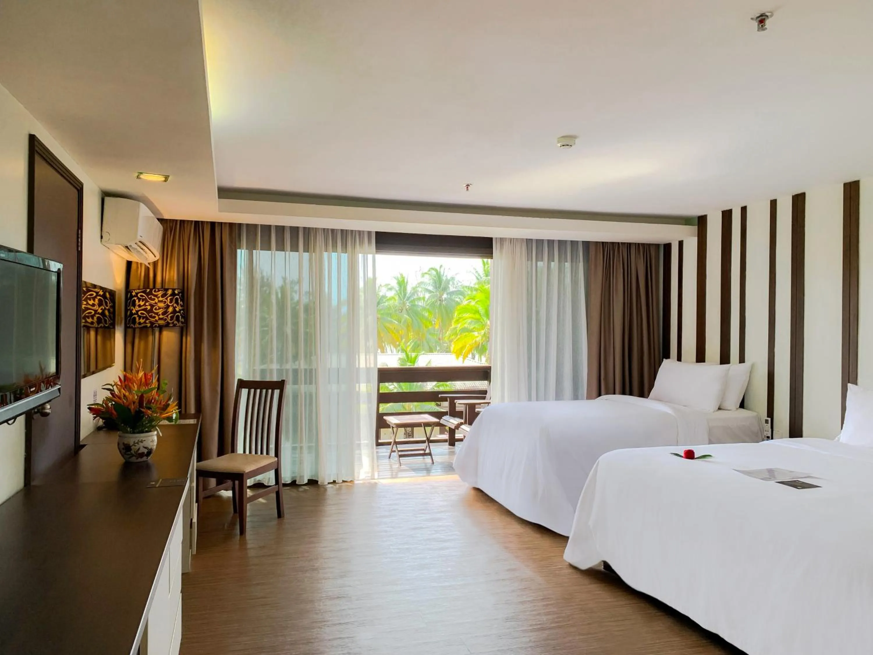 Standard Hill View One King Bed + One Single Bed in Damai Beach Resort