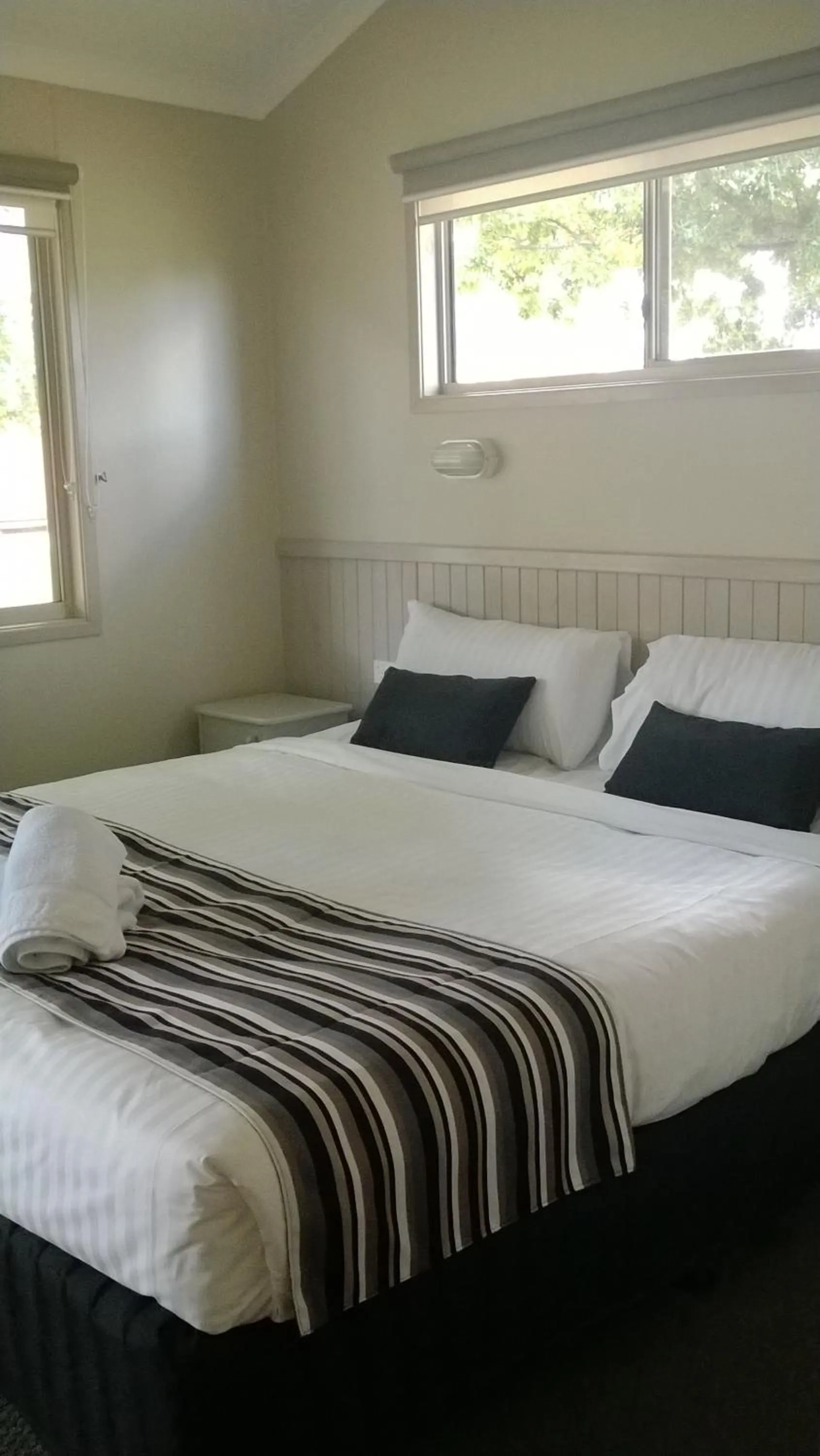 Two-Bedroom Villa with Spa Bath in Canberra Carotel Motel