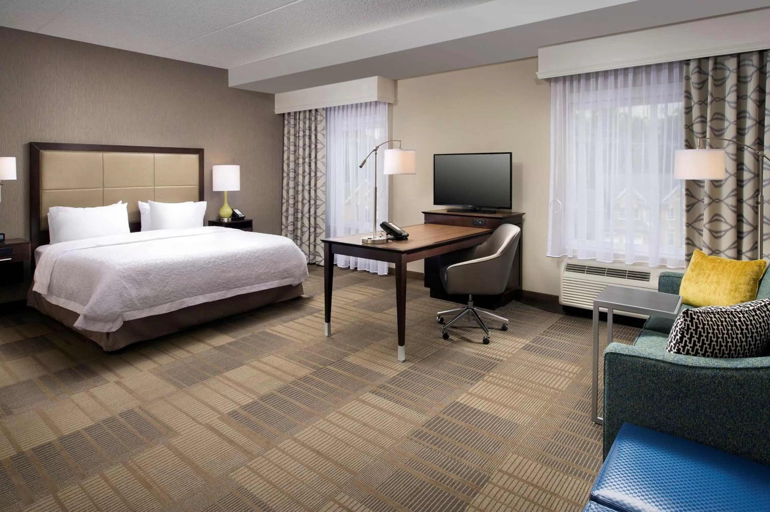 King Room - Hearing Access/Non-Smoking in Hampton Inn & Suites Falls Church