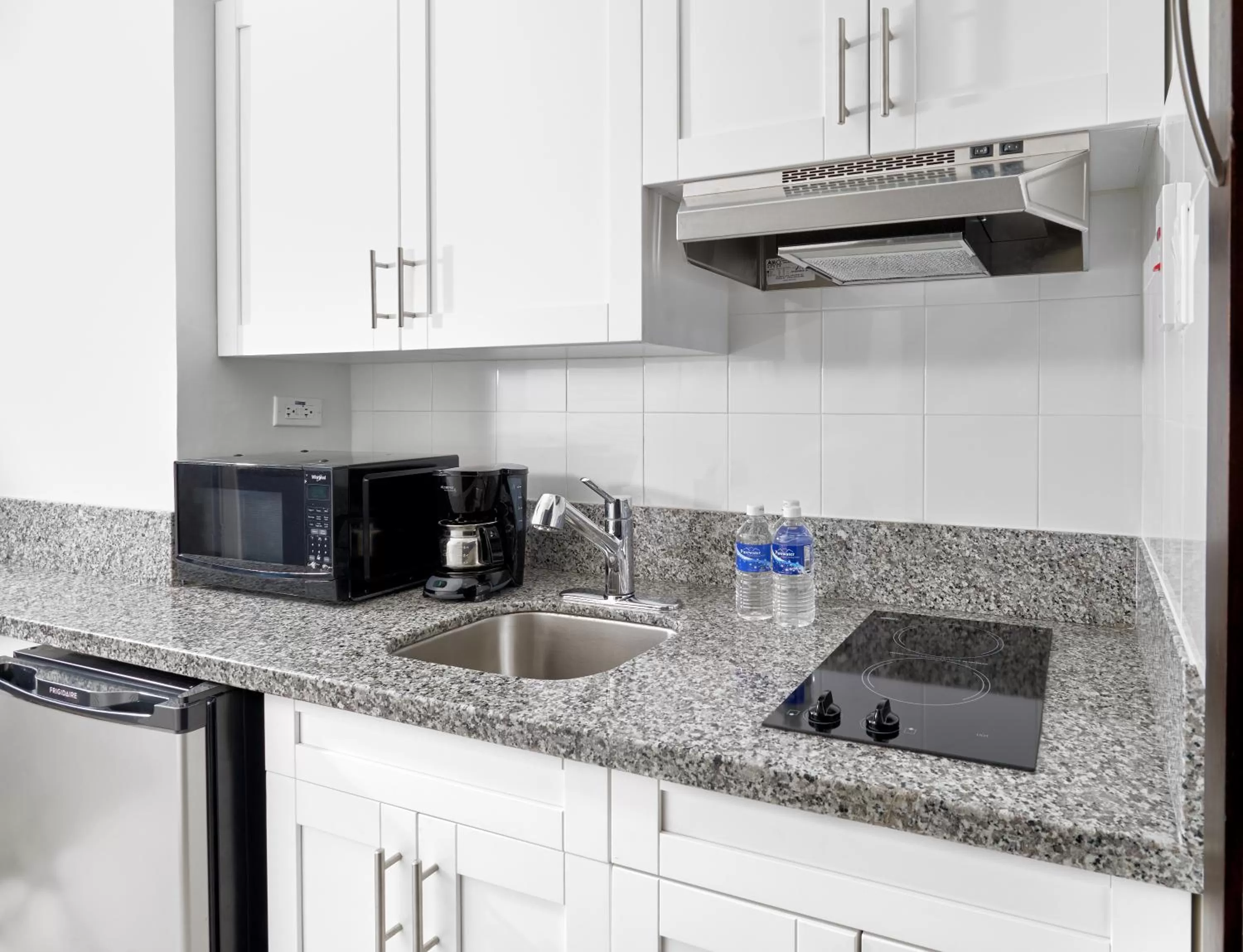 Kitchen or kitchenette in R Hotel Kingston