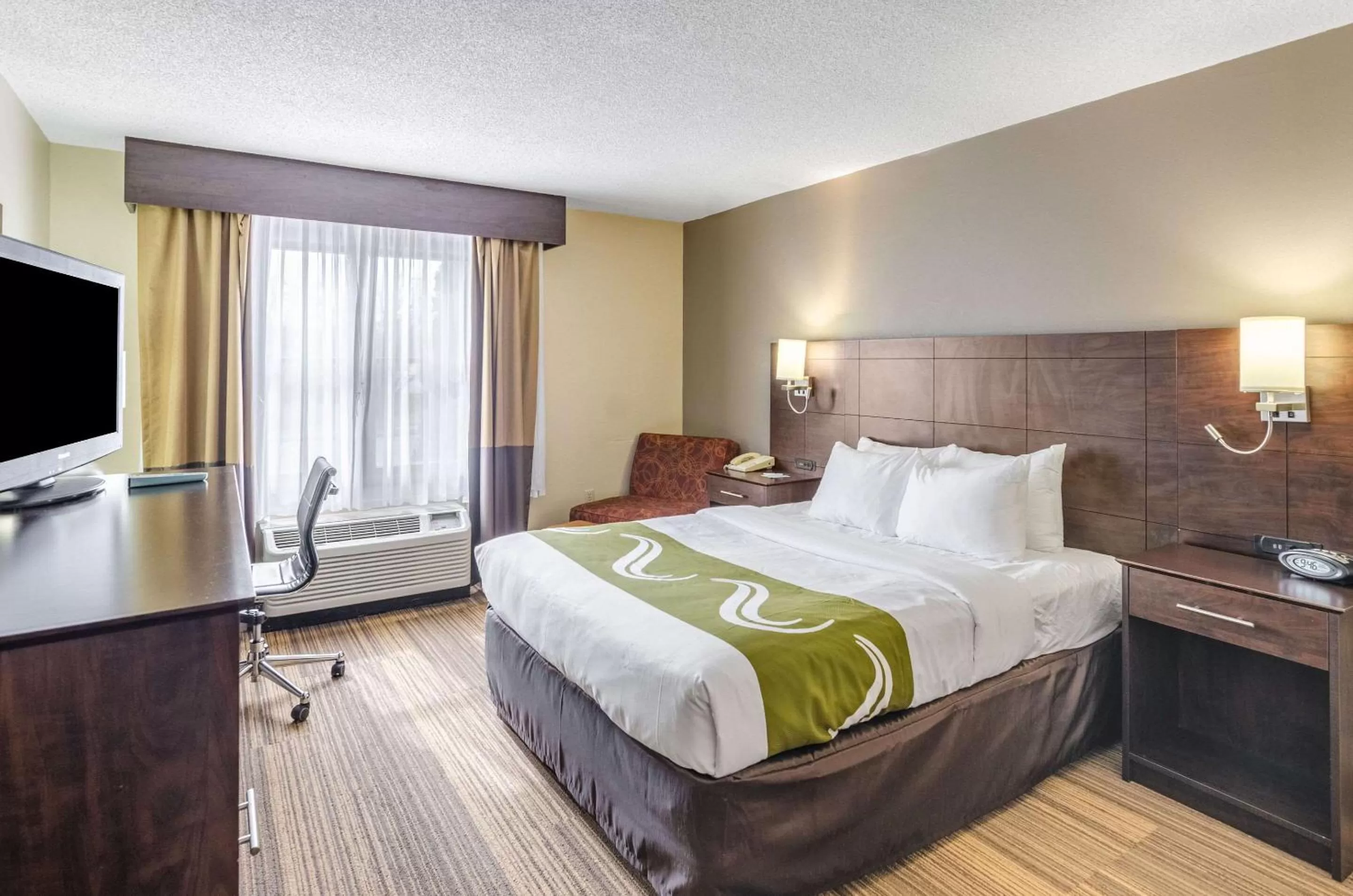 Queen Room - Accessible/Non-Smoking in Quality Inn Radford-West Blacksburg I-81