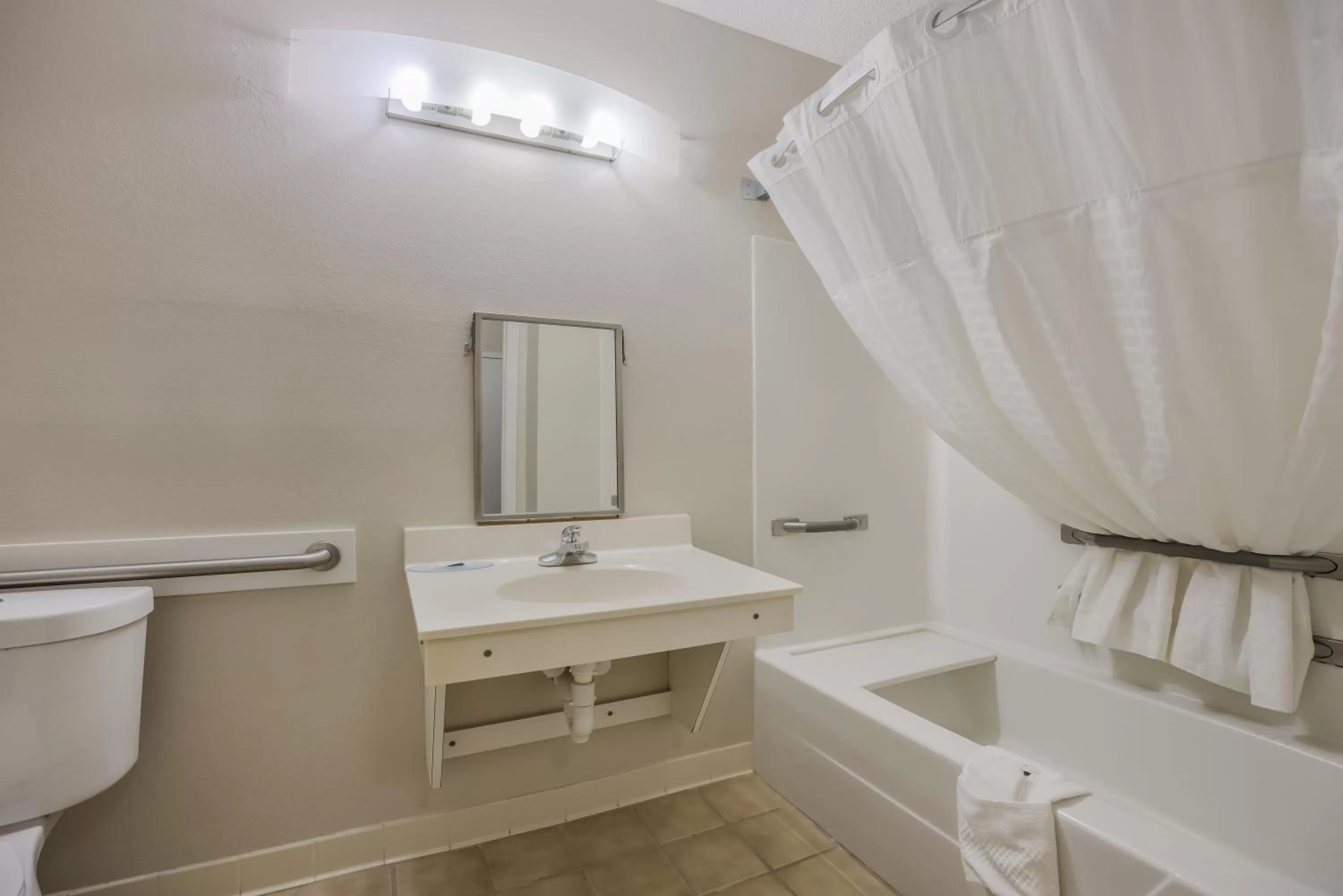 Bathroom in Quality Inn Moultrie