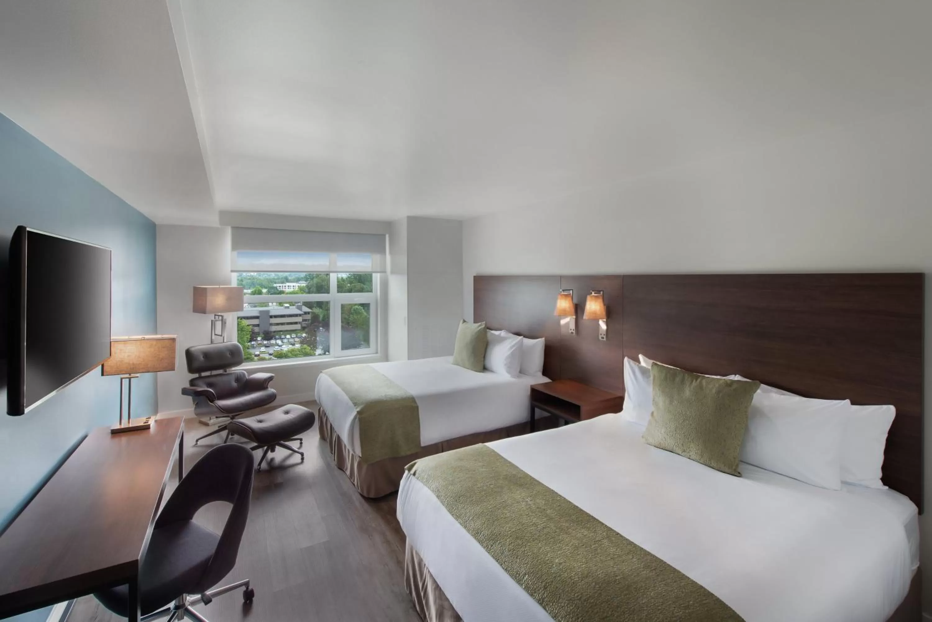 Queen Room with Two Queen Beds in Hotel Interurban Seattle Airport SeaTac