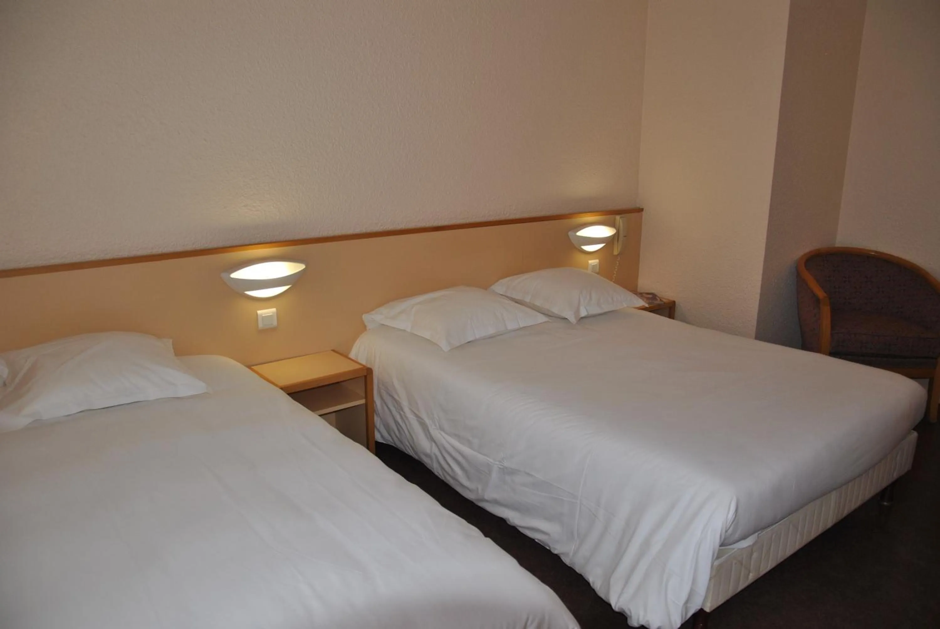 Comfort Triple Room in Hôtel Cositel, CIT'HOTEL Coutances