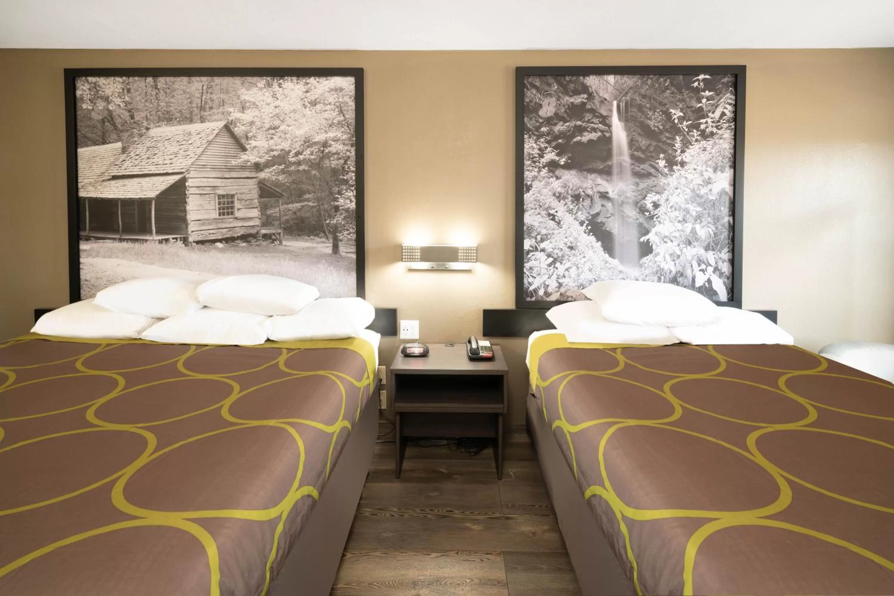 Superior King Room - Non-Smoking in Super 8 by Wyndham Cleveland