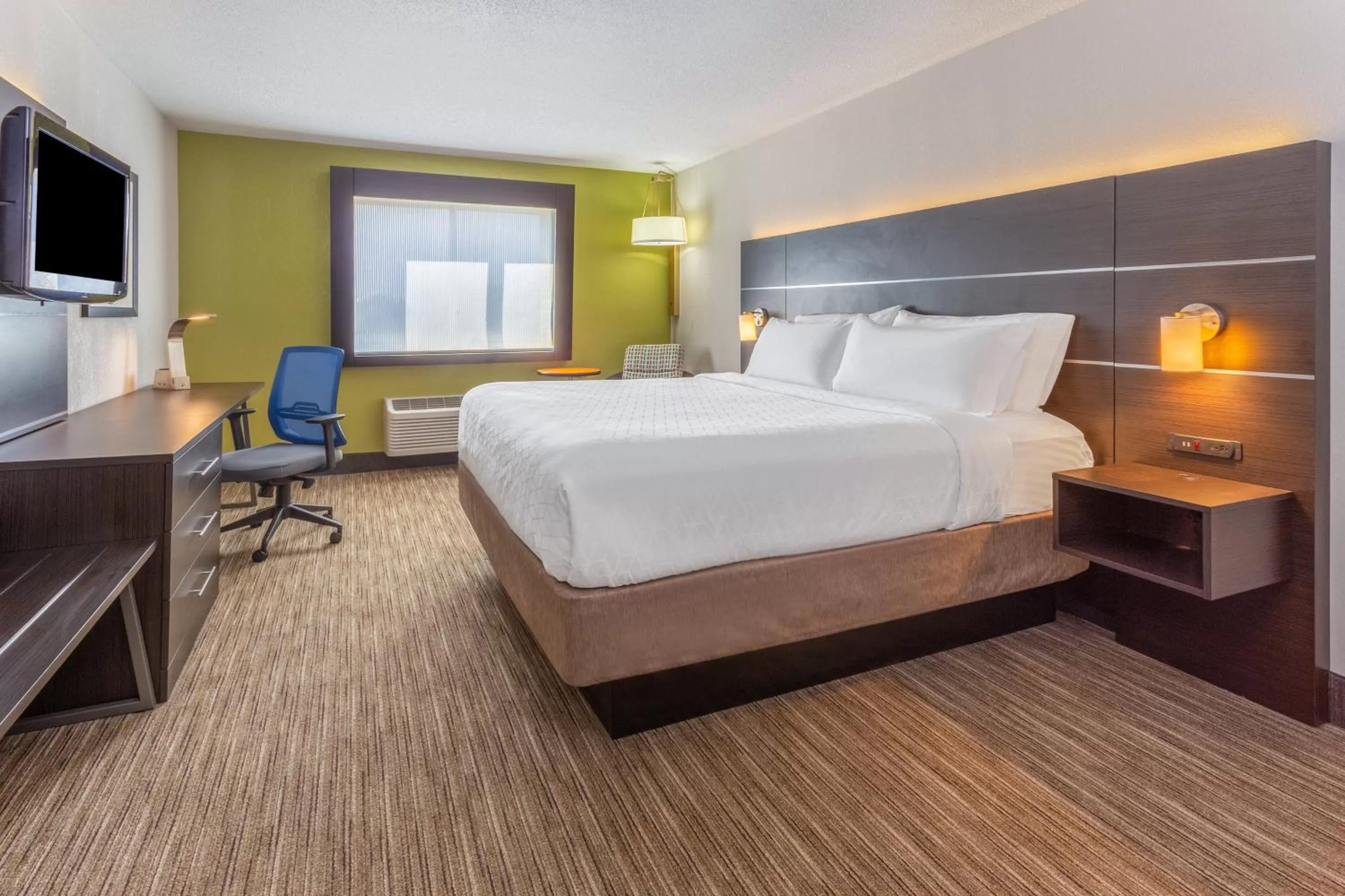 Standard King Room in Holiday Inn Express Columbus - Ohio Expo Center by IHG