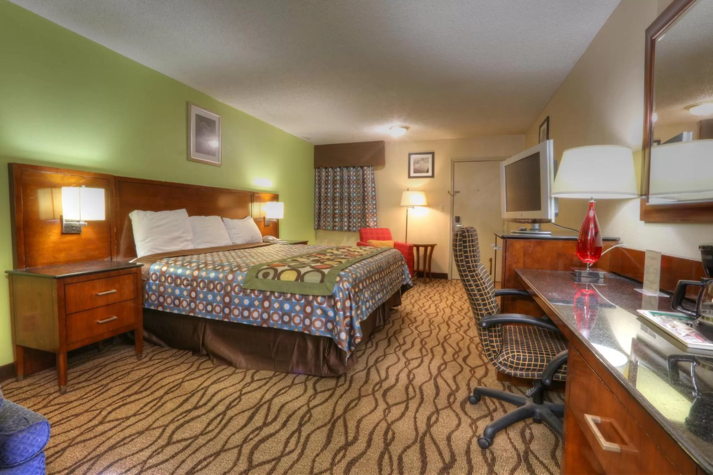 Standard King Room - single occupancy in Dexter Inn