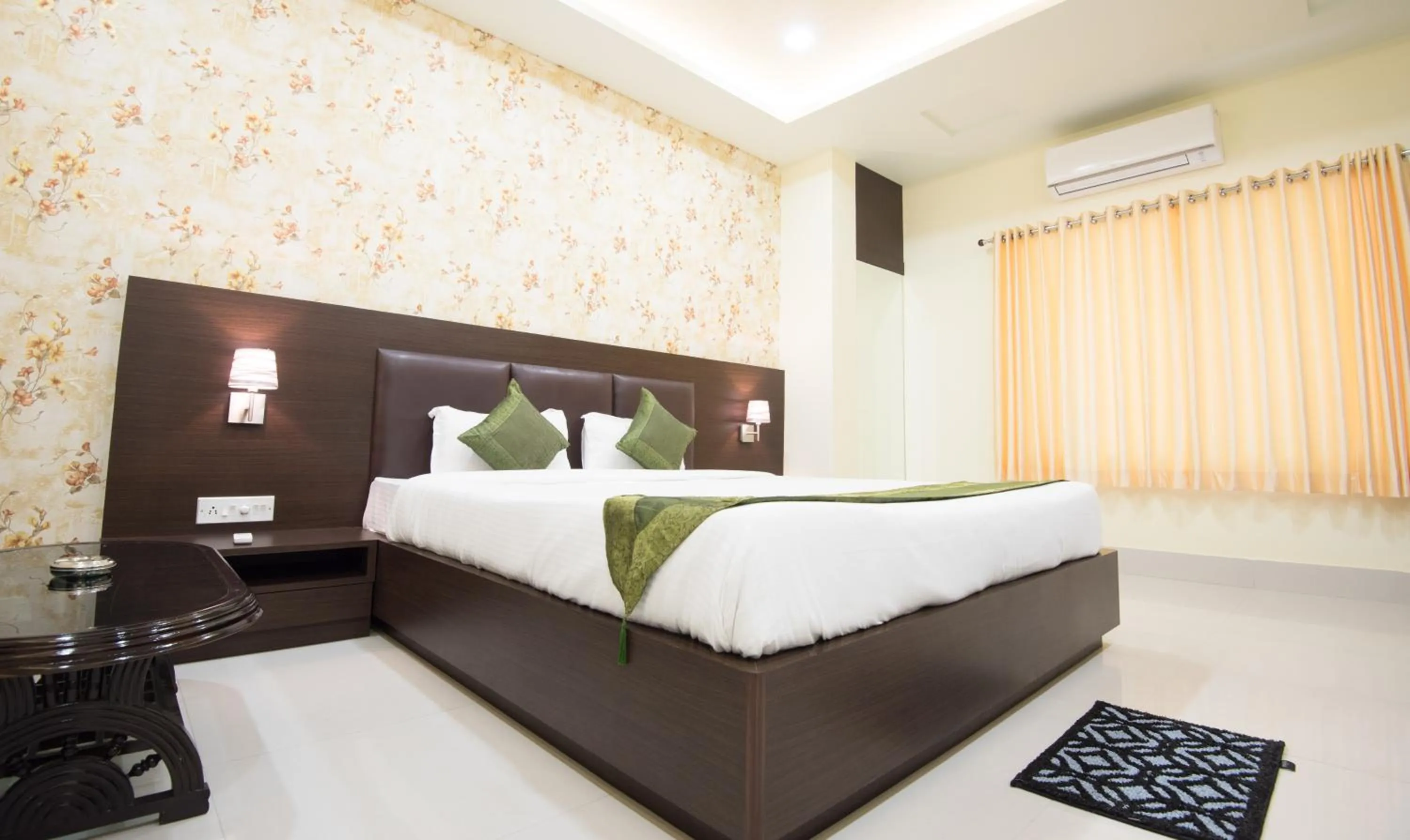 Treebo King'S Court Chandrasekharpur