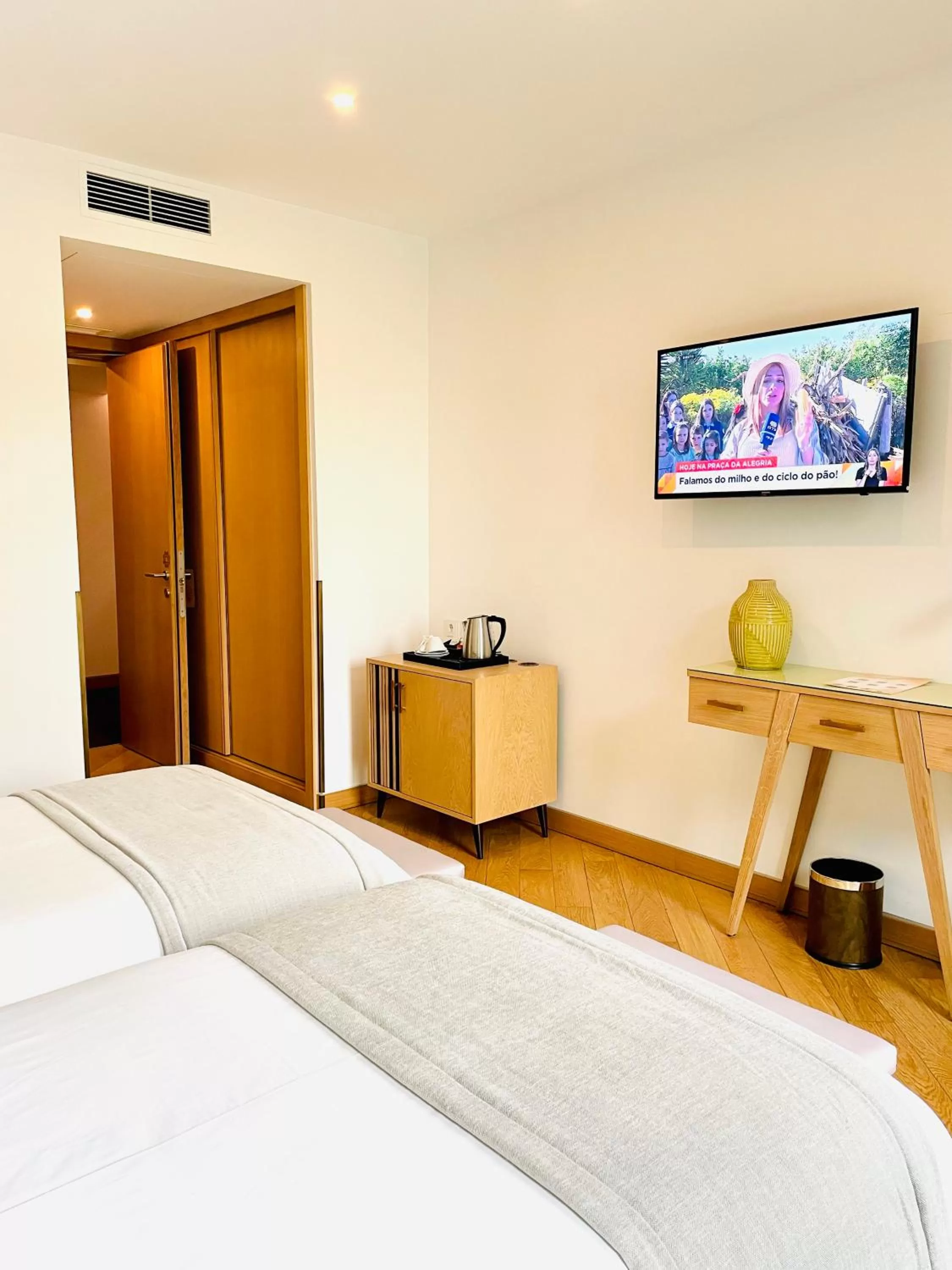Bedroom, Bed in Castelo Hotel