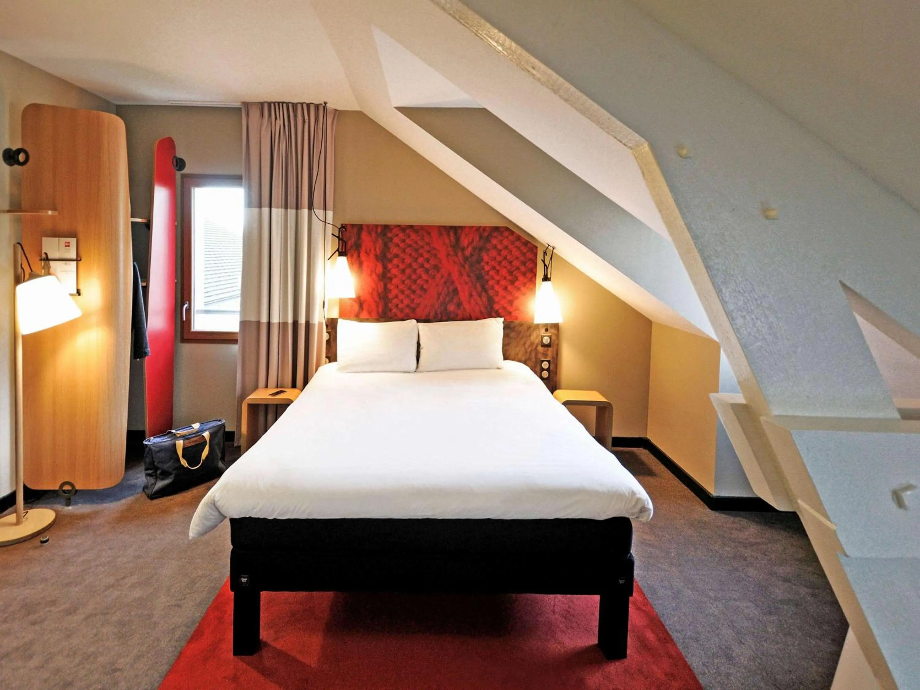 Property building, Bed in ibis Maisons Laffitte